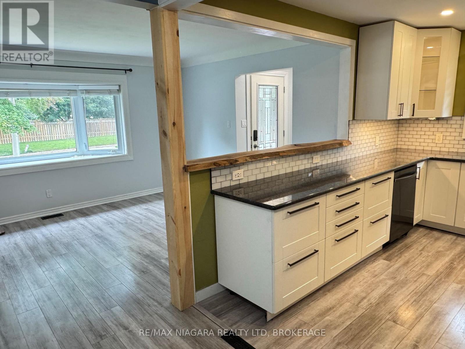 8 Lakehurst Drive, St. Catharines, Ontario L2N 4C2 - Photo 3 - X13586684