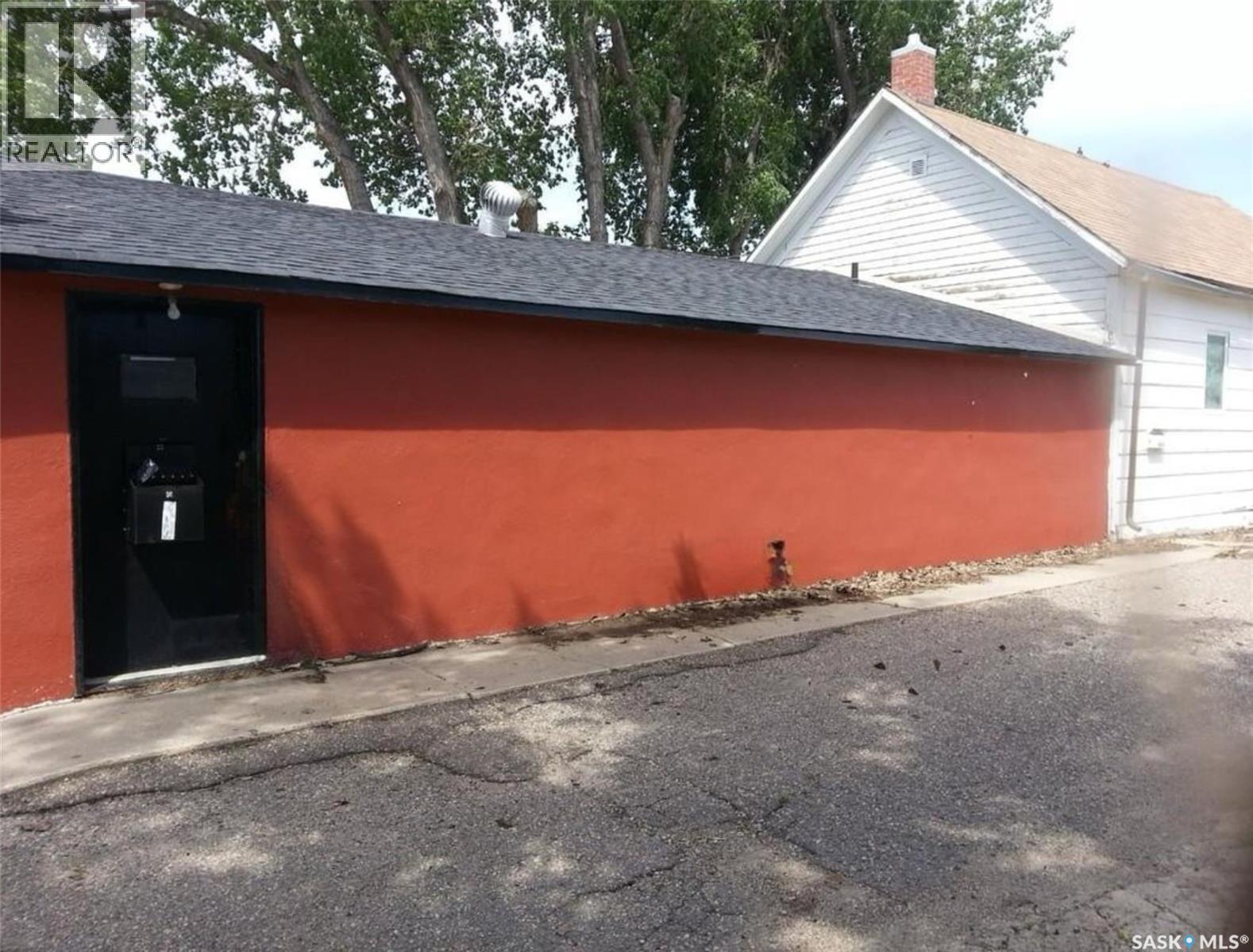 1109 S Railway Street E, Swift Current, Saskatchewan  S9H 3B6 - Photo 2 - SK032258
