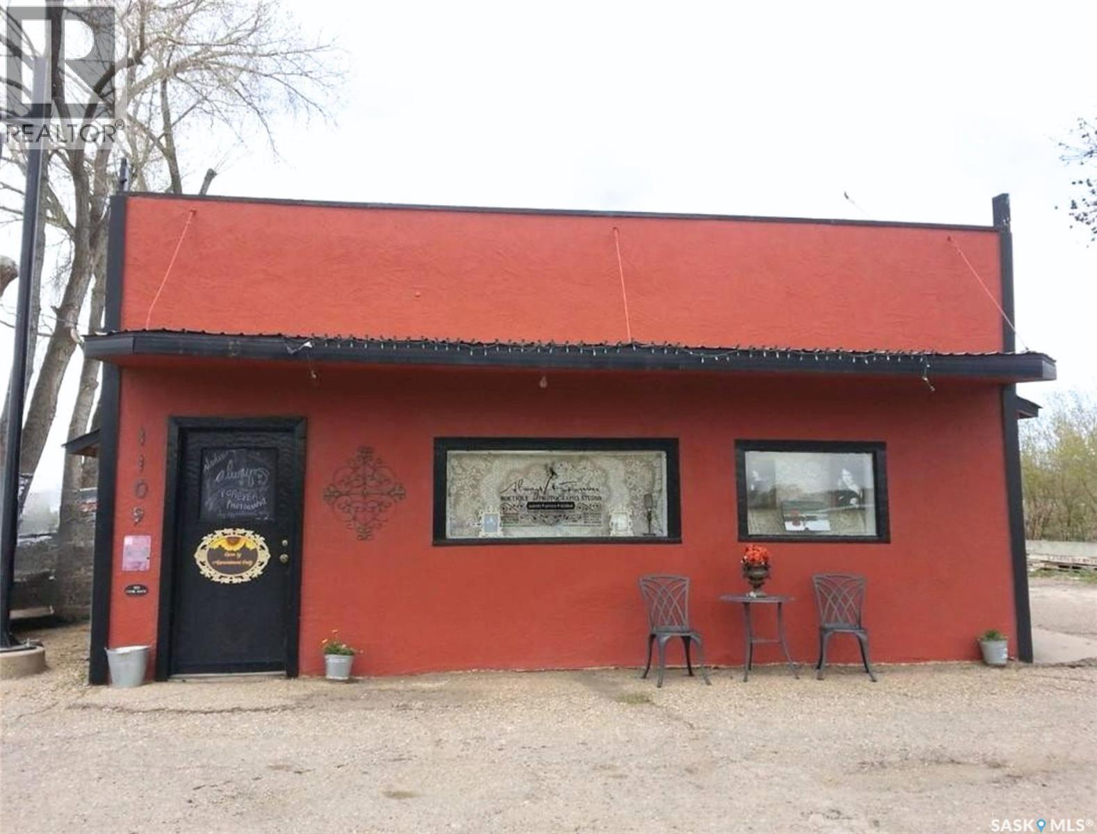 1109 S Railway Street E, Swift Current, Saskatchewan  S9H 3B6 - Photo 1 - SK032258