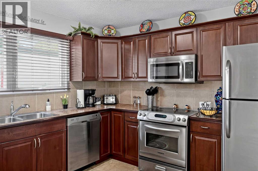 131 Cedarpark Drive SW, Calgary, Alberta  T2W 2J2 - Photo 12 - A2328297