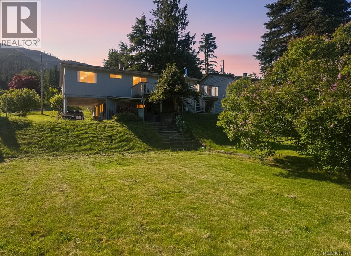 221 Spar St, Sayward, British Columbia  V0P 1R0 - Photo 2 - 1039177