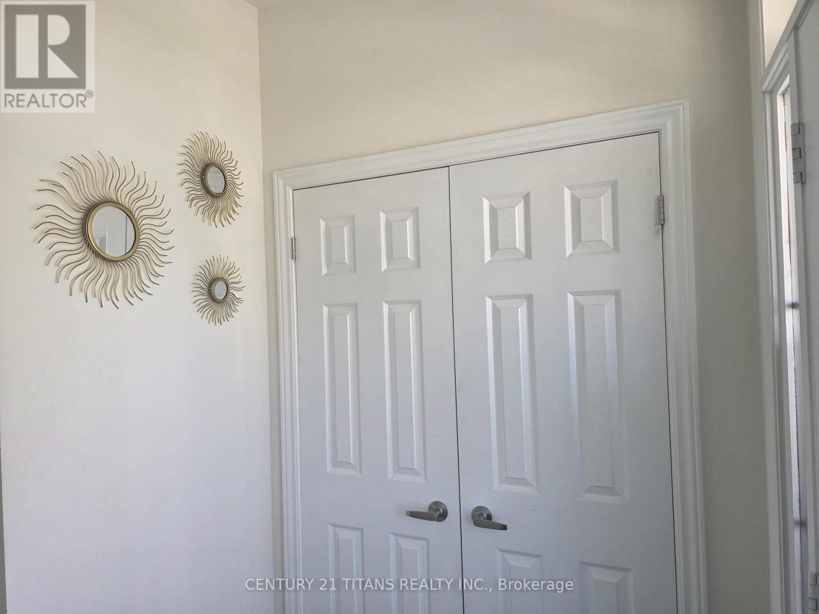 236 Fleetwood Drive, Oshawa, Ontario  L1K 3E7 - Photo 4 - E13685312