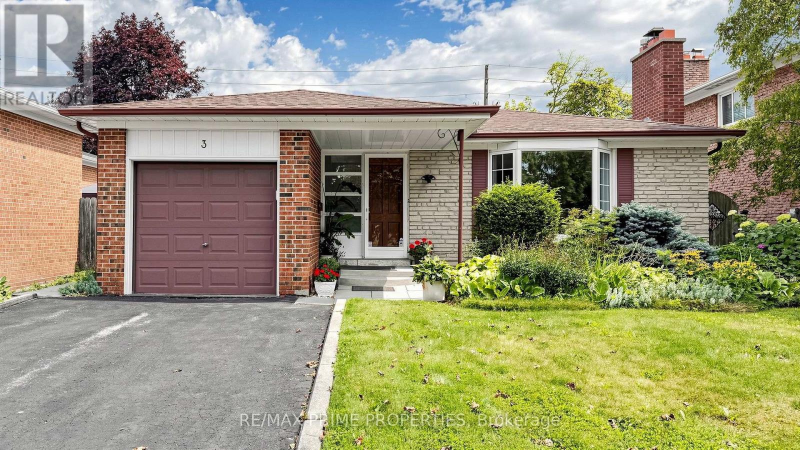 3 LEESWOOD CRESCENT E, Toronto, Ontario