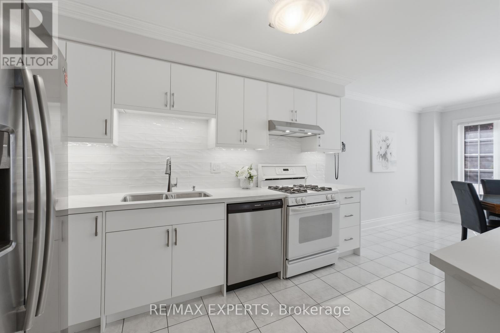 104 Pinedale Gate, Vaughan, Ontario  L4L 8X3 - Photo 13 - N13685356