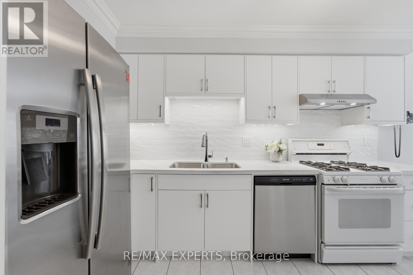 104 Pinedale Gate, Vaughan, Ontario  L4L 8X3 - Photo 14 - N13685356