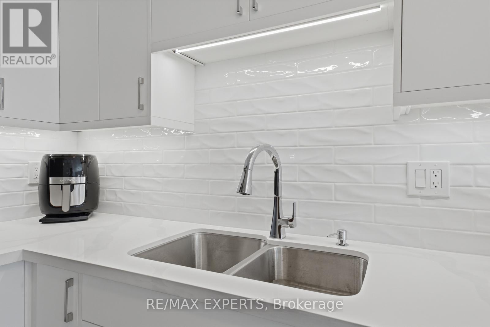 104 Pinedale Gate, Vaughan, Ontario  L4L 8X3 - Photo 18 - N13685356