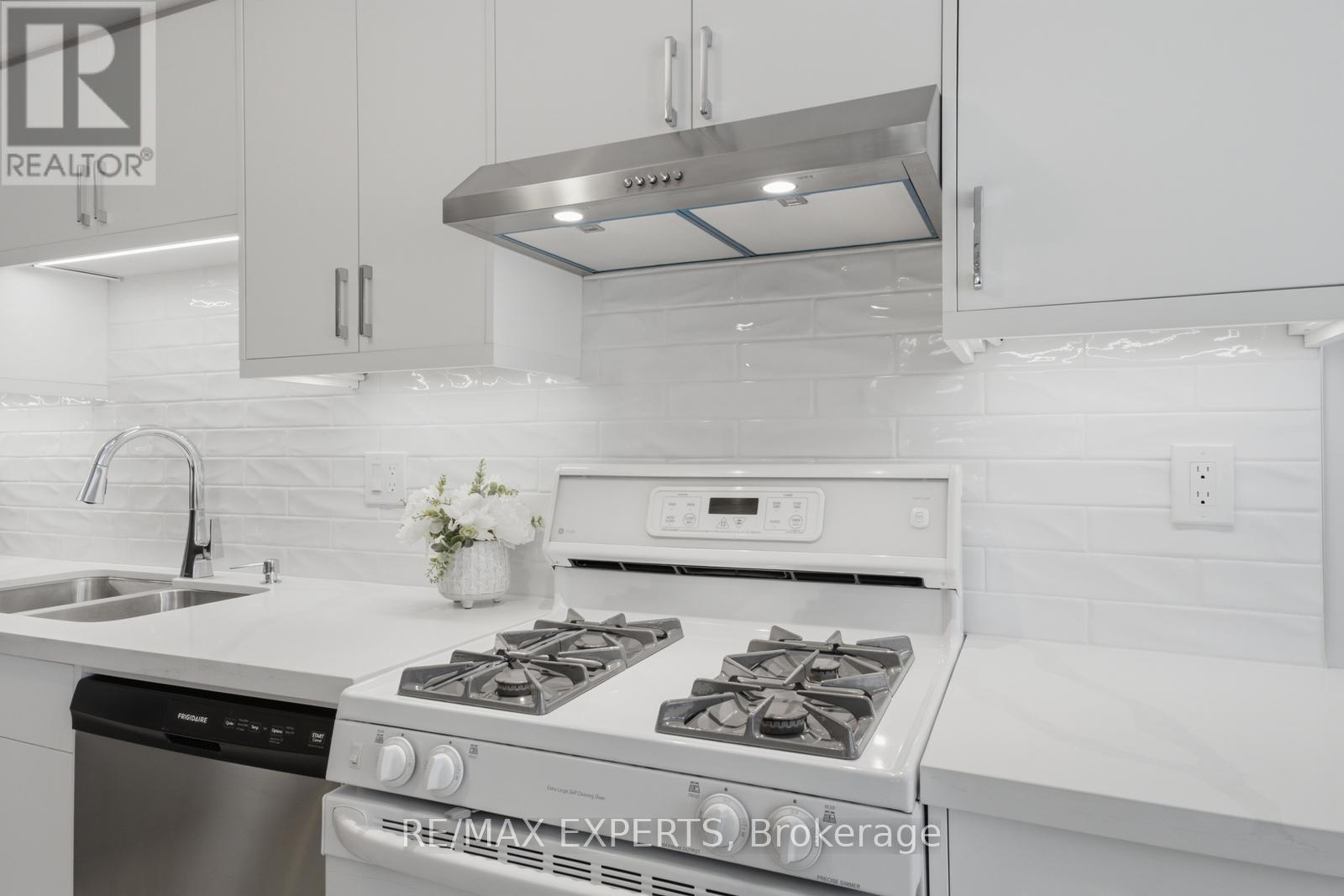 104 Pinedale Gate, Vaughan, Ontario  L4L 8X3 - Photo 19 - N13685356