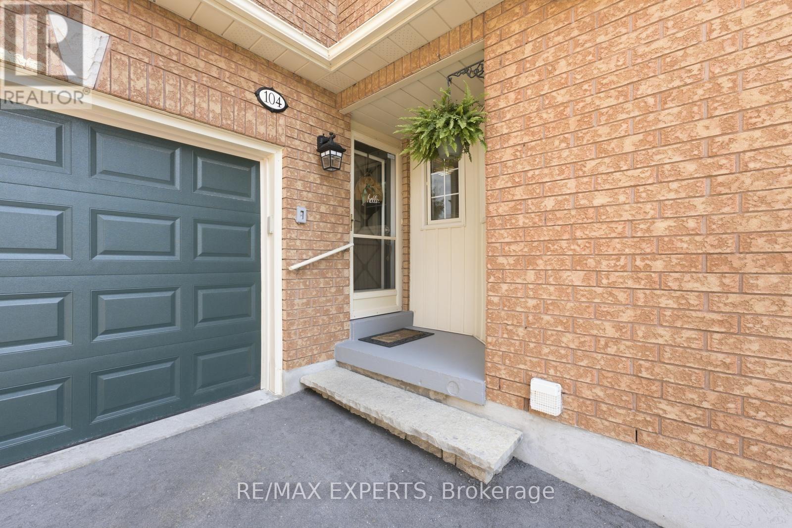 104 Pinedale Gate, Vaughan, Ontario  L4L 8X3 - Photo 4 - N13685356