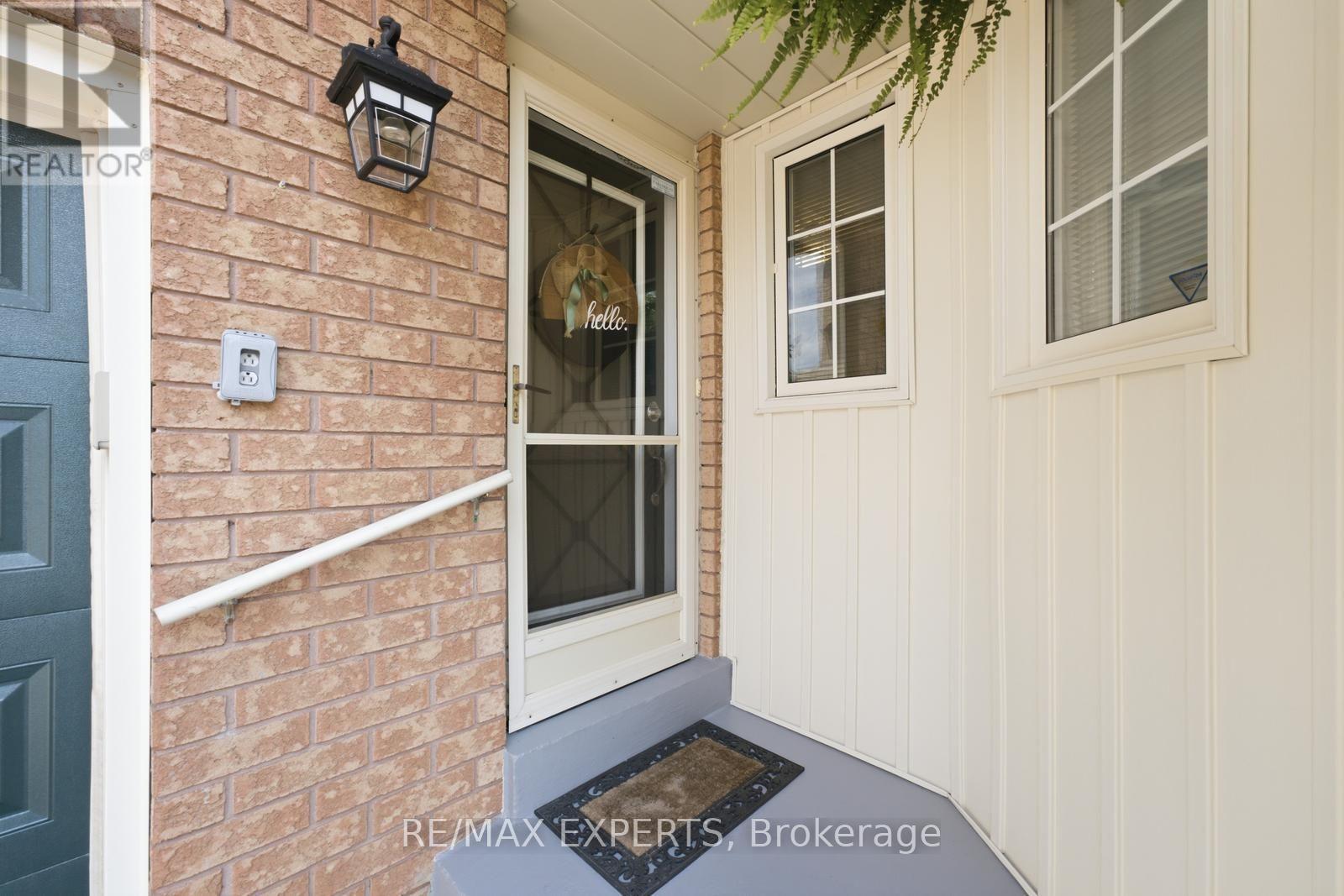 104 Pinedale Gate, Vaughan, Ontario  L4L 8X3 - Photo 5 - N13685356