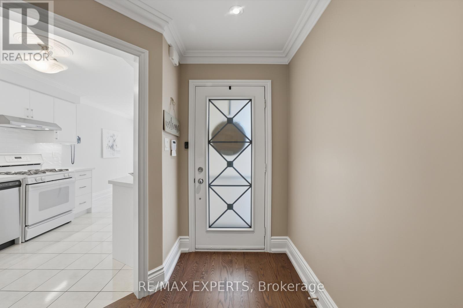 104 Pinedale Gate, Vaughan, Ontario  L4L 8X3 - Photo 6 - N13685356
