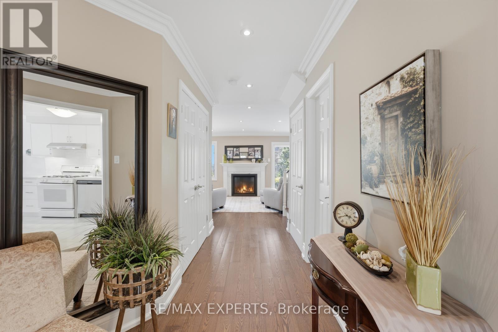 104 Pinedale Gate, Vaughan, Ontario  L4L 8X3 - Photo 7 - N13685356