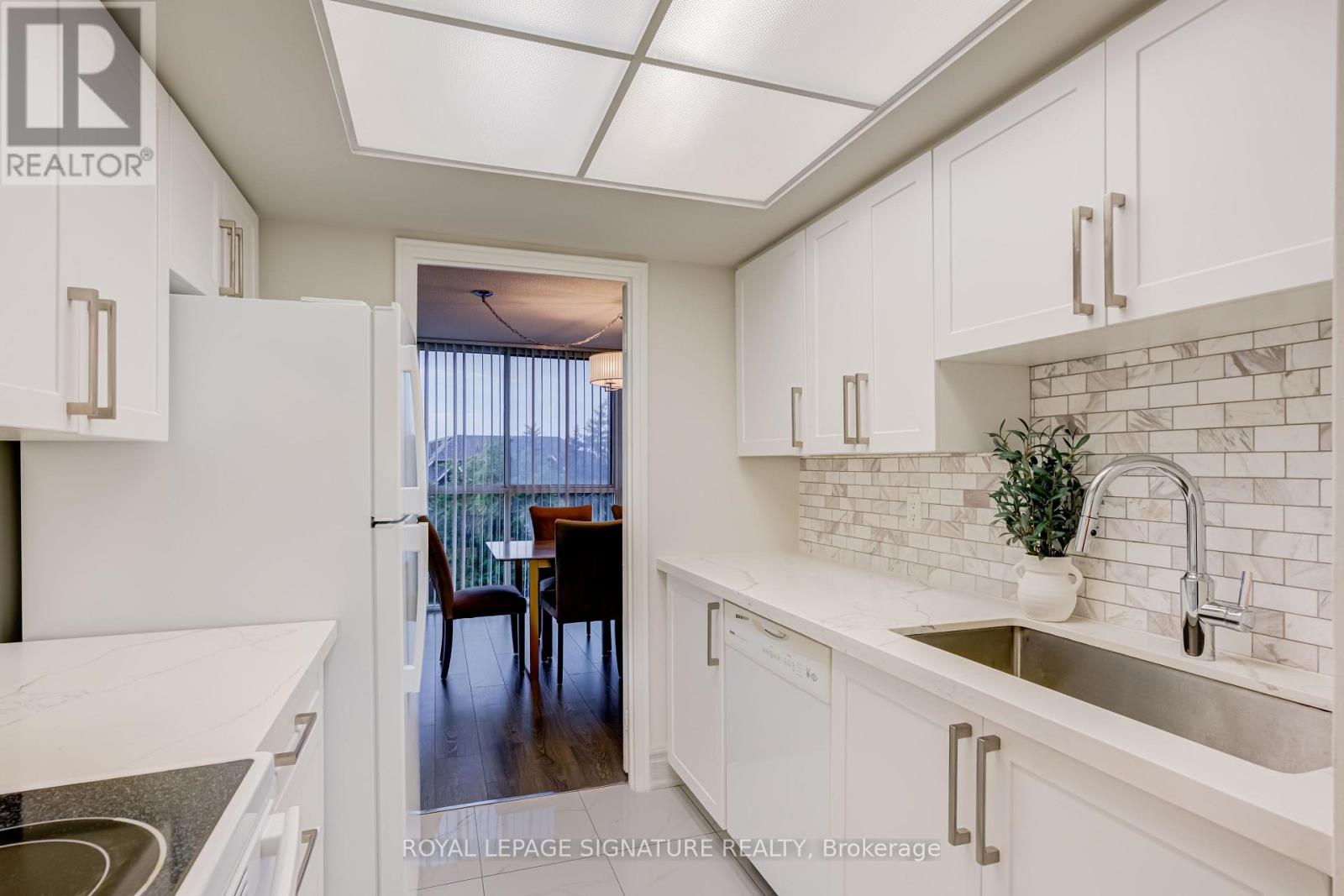 405 - 880 Dundas Street W, Mississauga, Ontario  L5C 4H3 - Photo 4 - W13685294