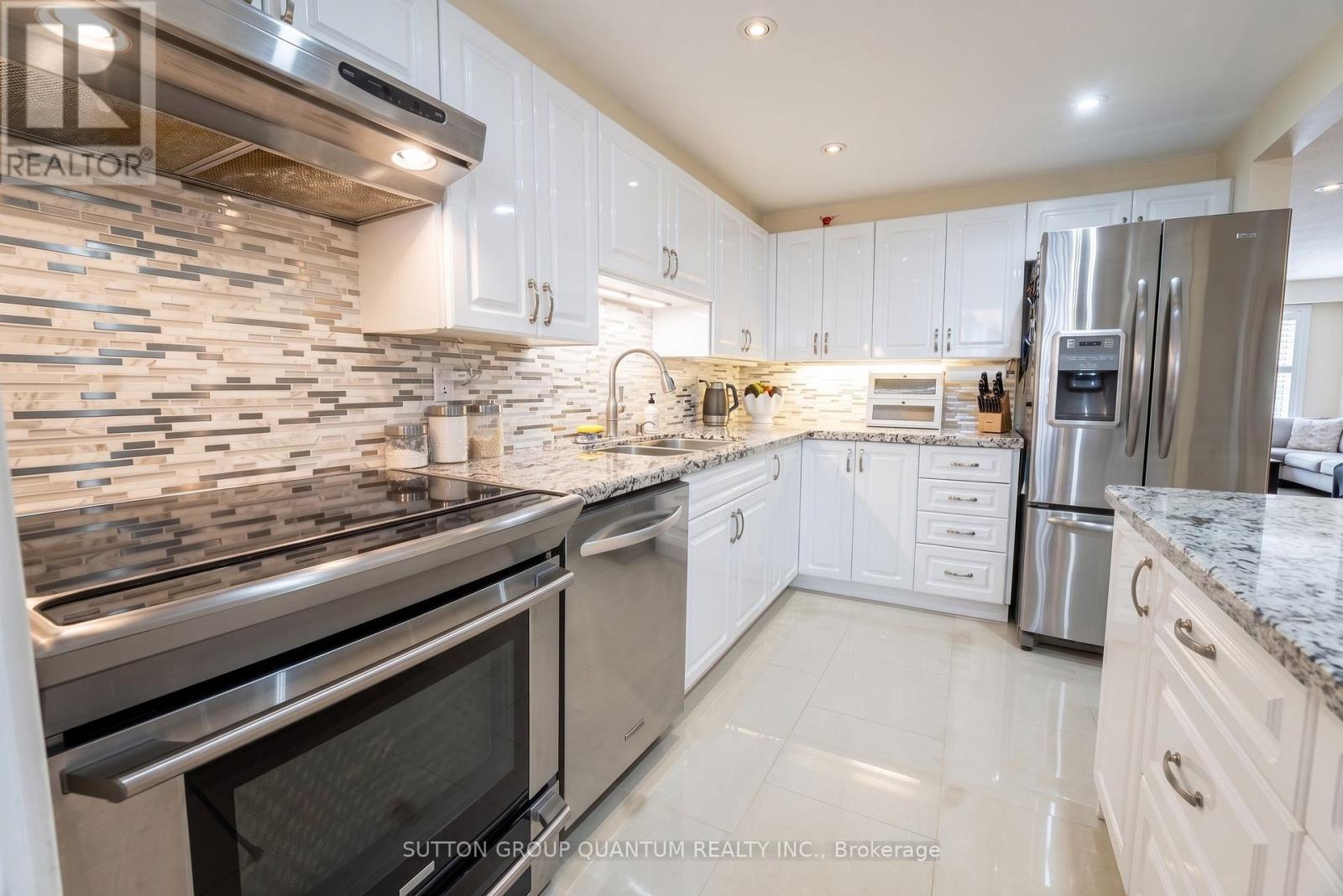 1810 - 11 Wincott Drive, Toronto, Ontario  M9R 2R9 - Photo 13 - W13685320