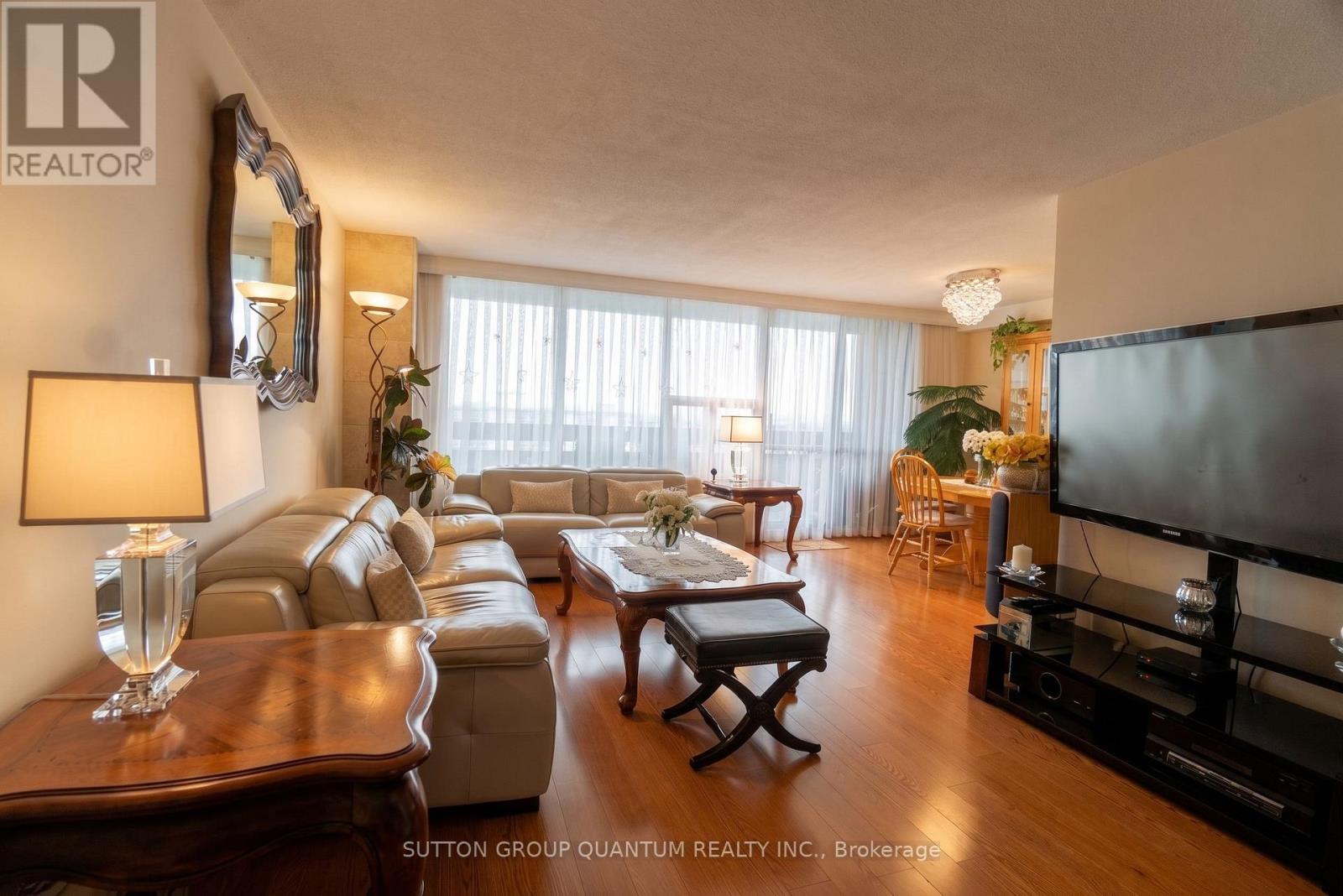 1810 - 11 Wincott Drive, Toronto, Ontario  M9R 2R9 - Photo 2 - W13685320