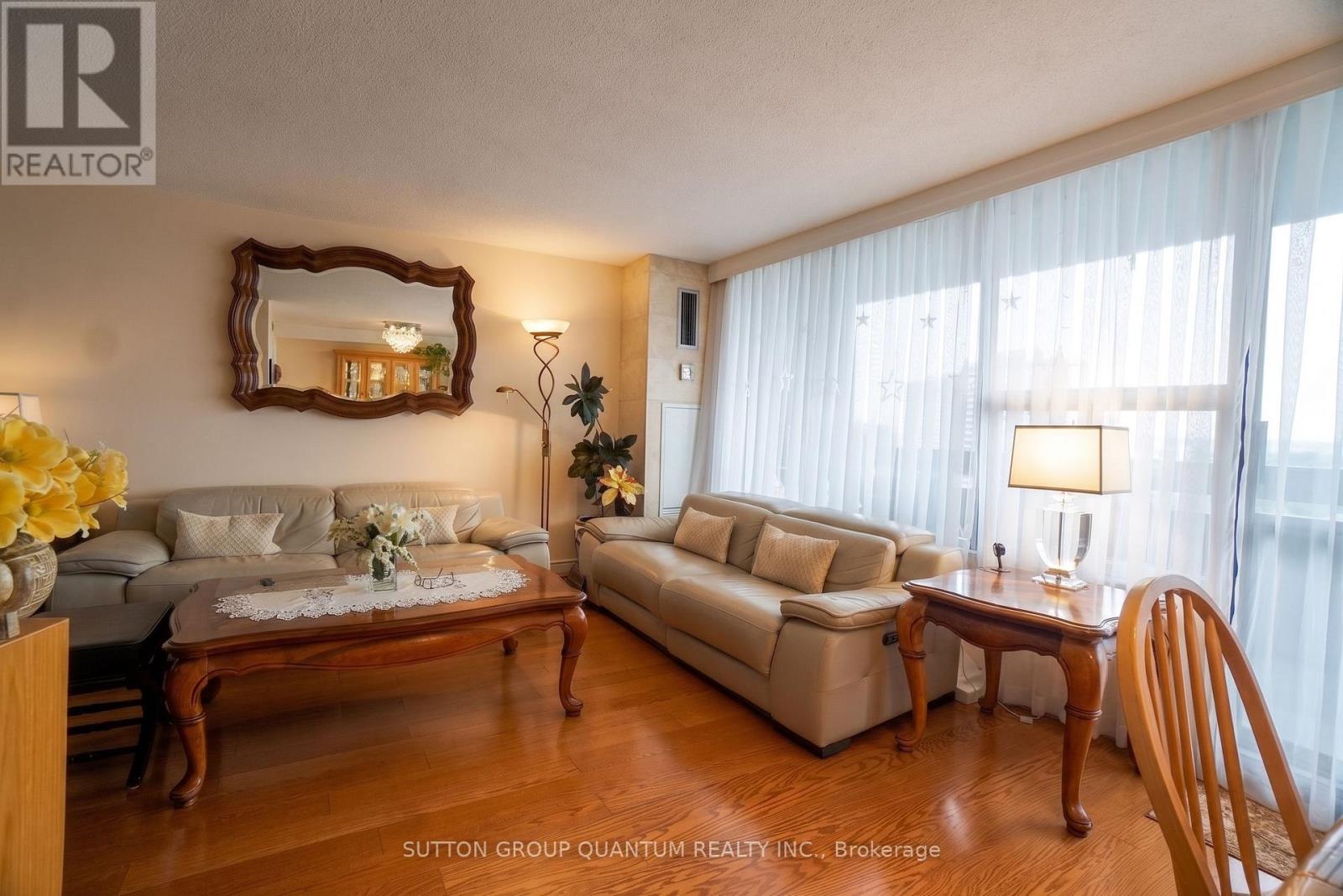 1810 - 11 Wincott Drive, Toronto, Ontario  M9R 2R9 - Photo 6 - W13685320