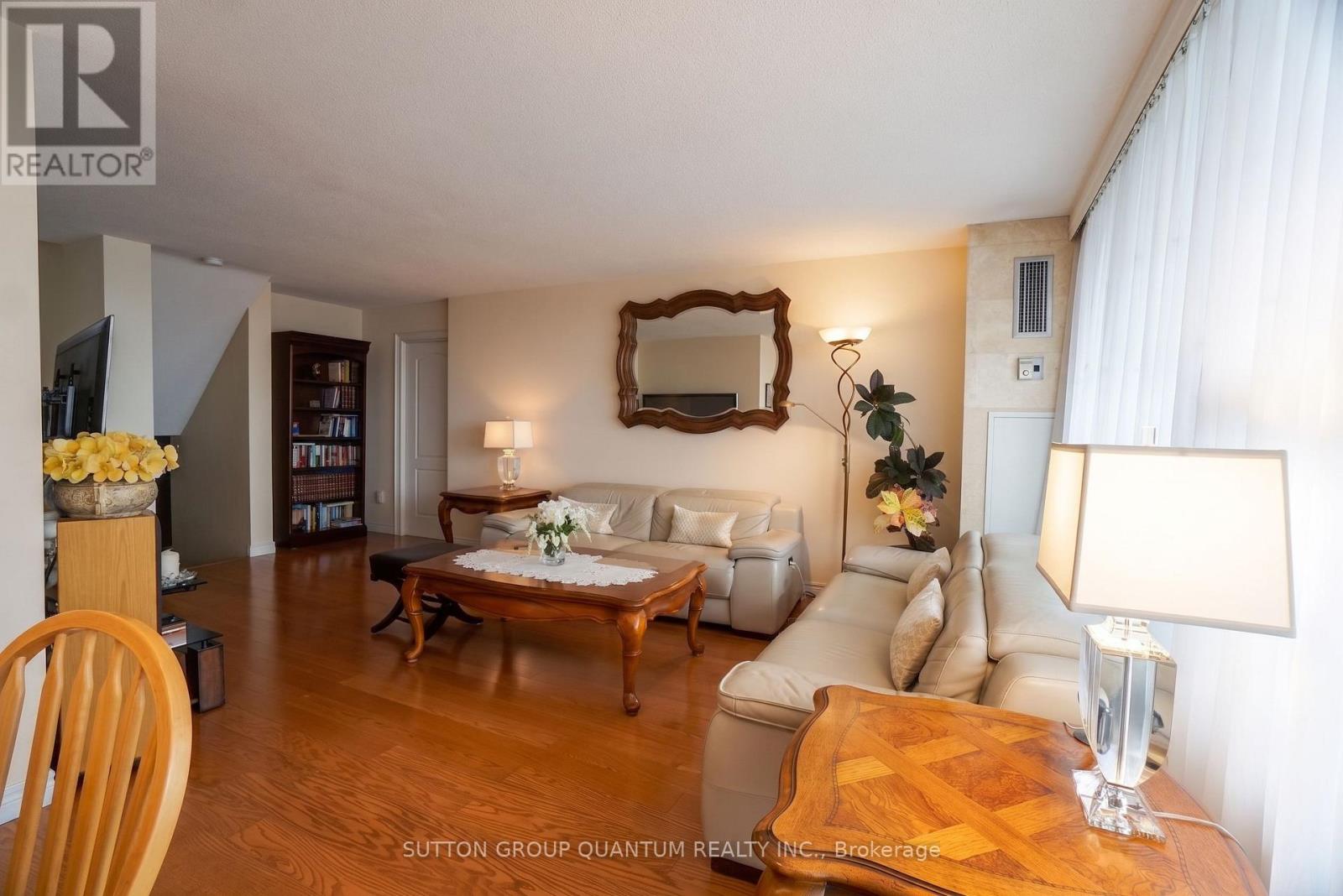 1810 - 11 Wincott Drive, Toronto, Ontario  M9R 2R9 - Photo 7 - W13685320