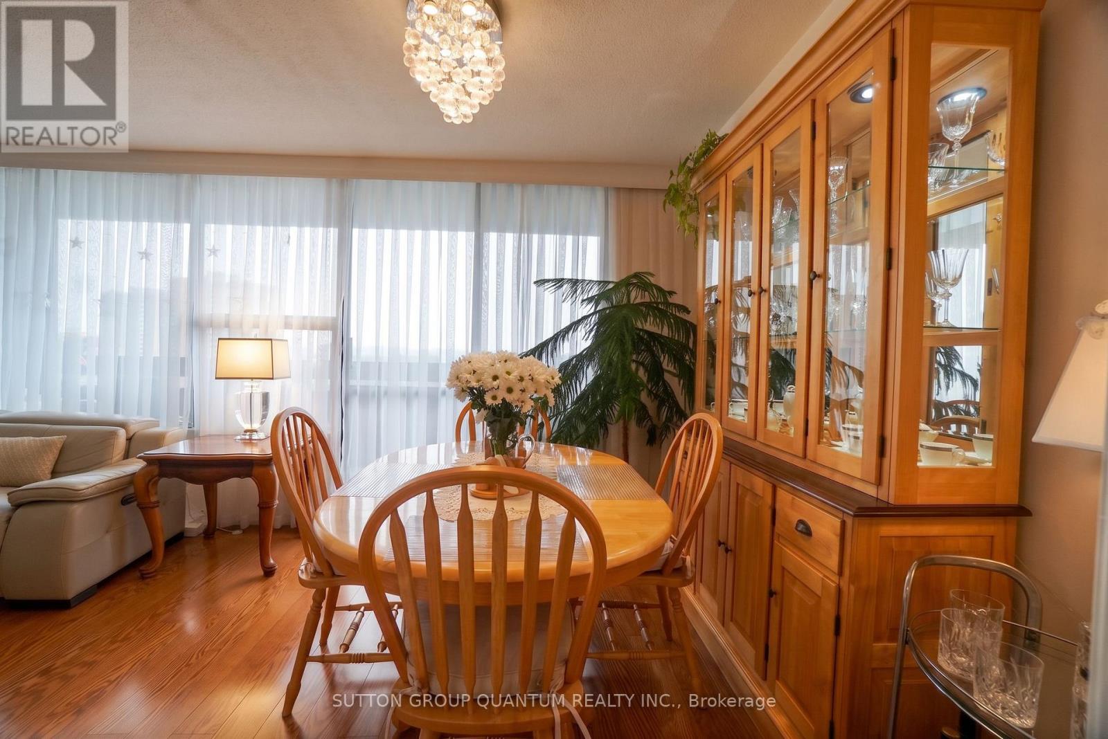 1810 - 11 Wincott Drive, Toronto, Ontario  M9R 2R9 - Photo 9 - W13685320