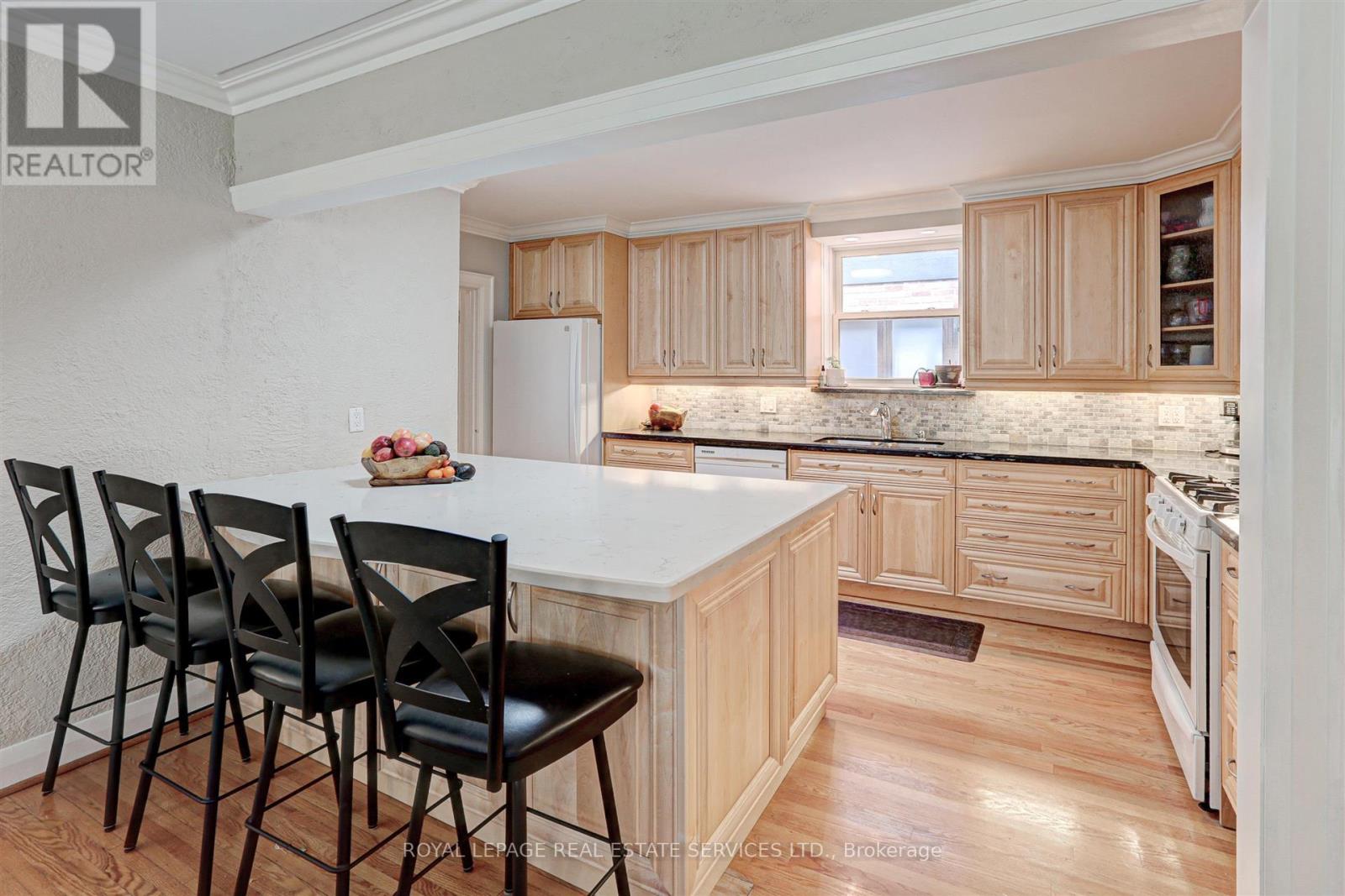 83 Brentwood Road S, Toronto, Ontario  M8Z 3N4 - Photo 10 - W13685350