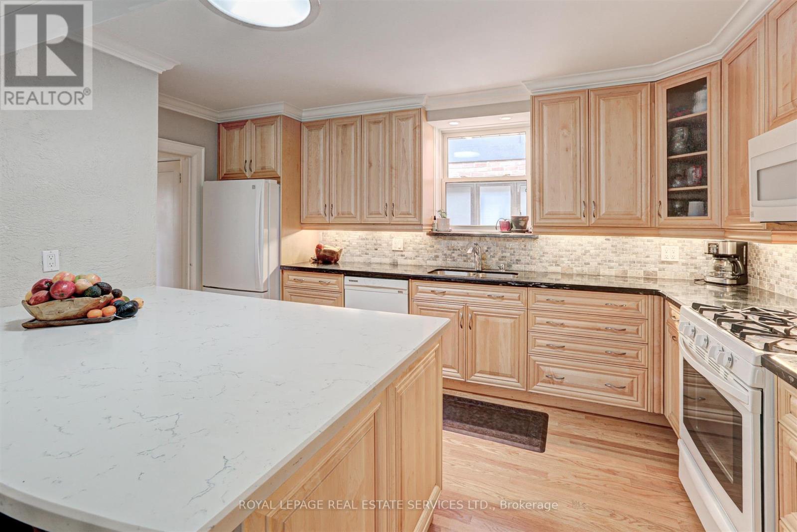 83 Brentwood Road S, Toronto, Ontario  M8Z 3N4 - Photo 11 - W13685350