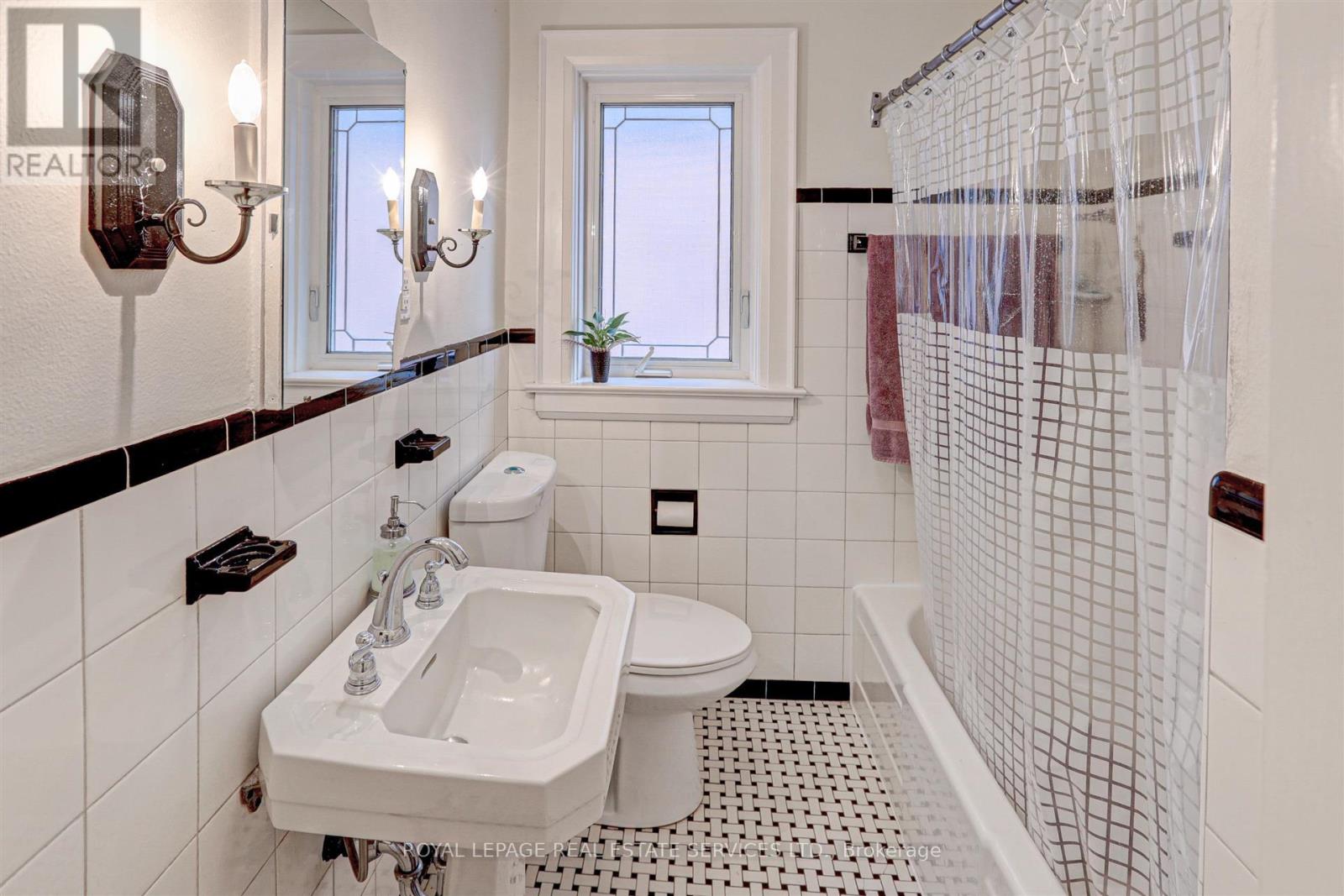 83 Brentwood Road S, Toronto, Ontario  M8Z 3N4 - Photo 16 - W13685350
