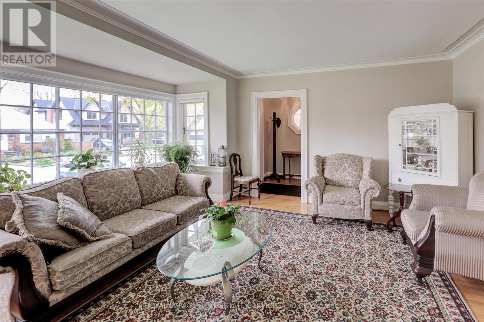 83 Brentwood Road S, Toronto, Ontario  M8Z 3N4 - Photo 3 - W13685350