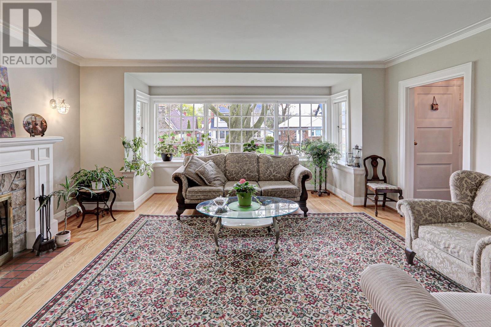 83 Brentwood Road S, Toronto, Ontario  M8Z 3N4 - Photo 4 - W13685350
