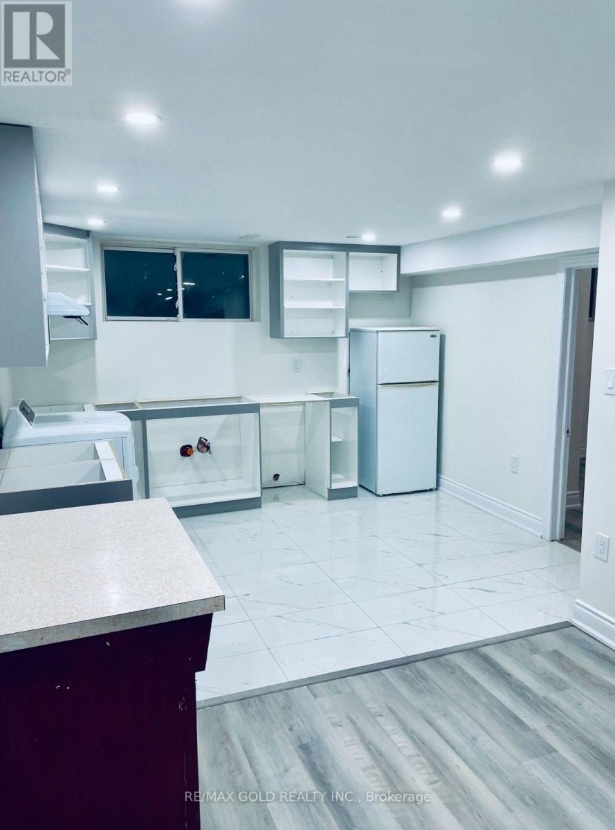 30 Moynes Avenue, Toronto, Ontario  M8Y 3B8 - Photo 10 - W13680938