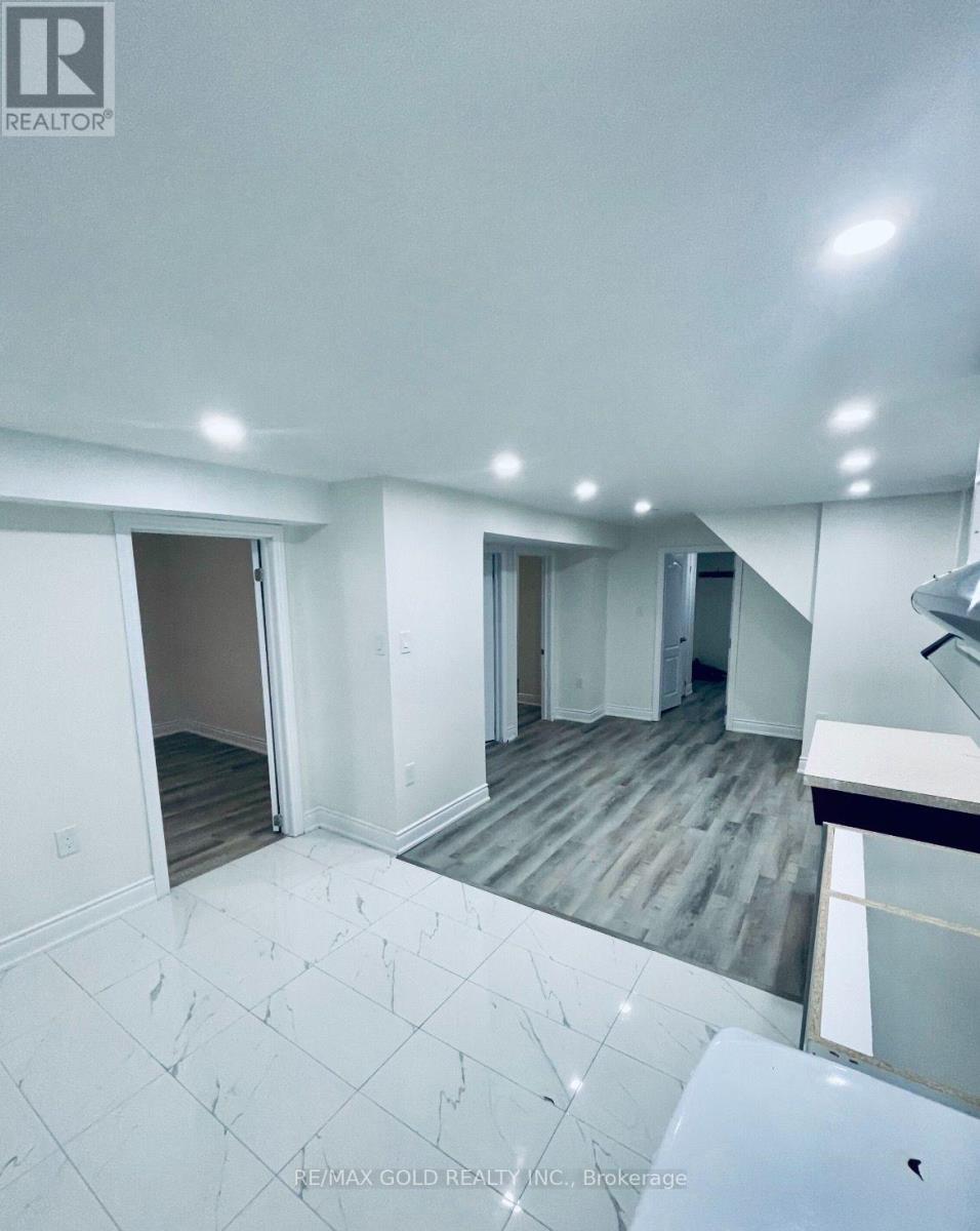 30 Moynes Avenue, Toronto, Ontario  M8Y 3B8 - Photo 14 - W13680938