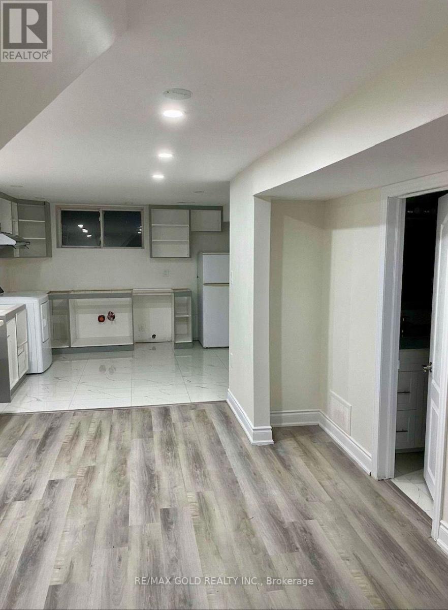 30 Moynes Avenue, Toronto, Ontario  M8Y 3B8 - Photo 4 - W13680938