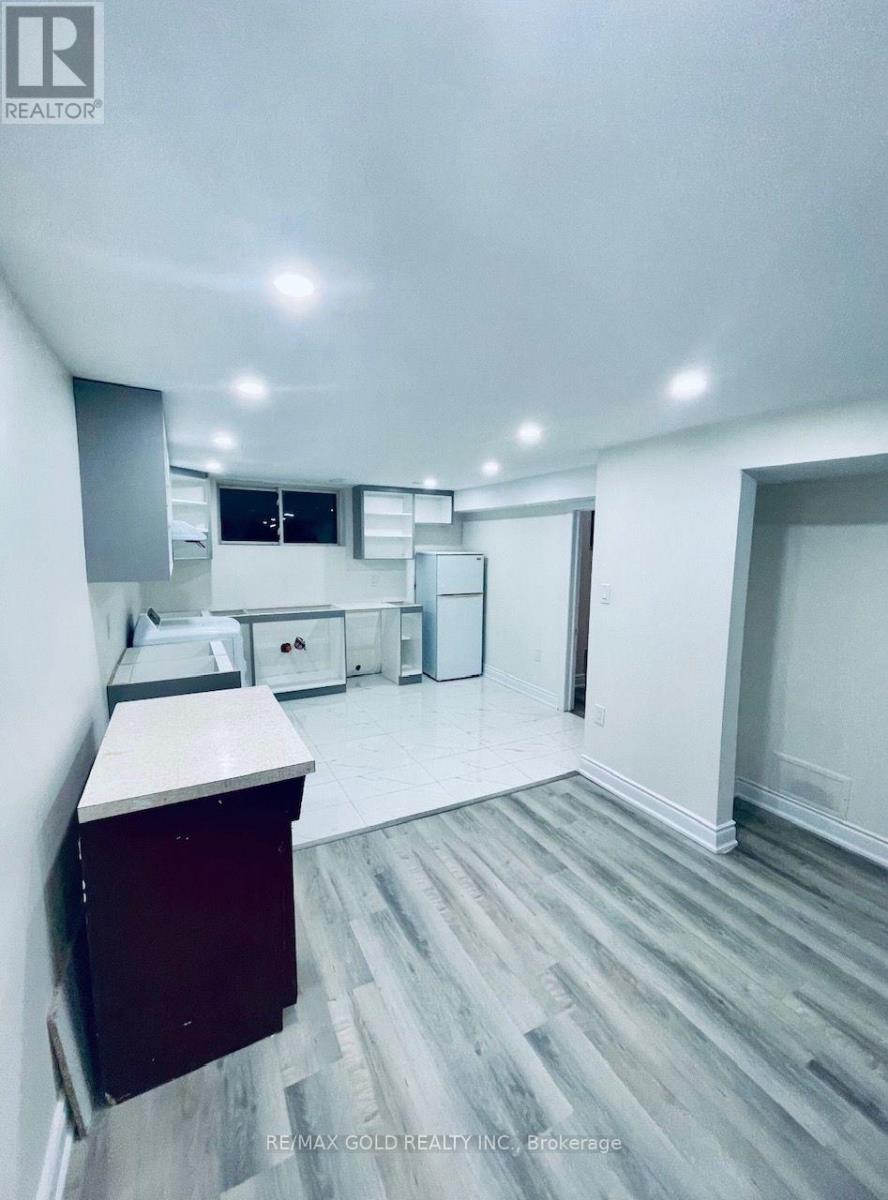 30 Moynes Avenue, Toronto, Ontario  M8Y 3B8 - Photo 11 - W13680938