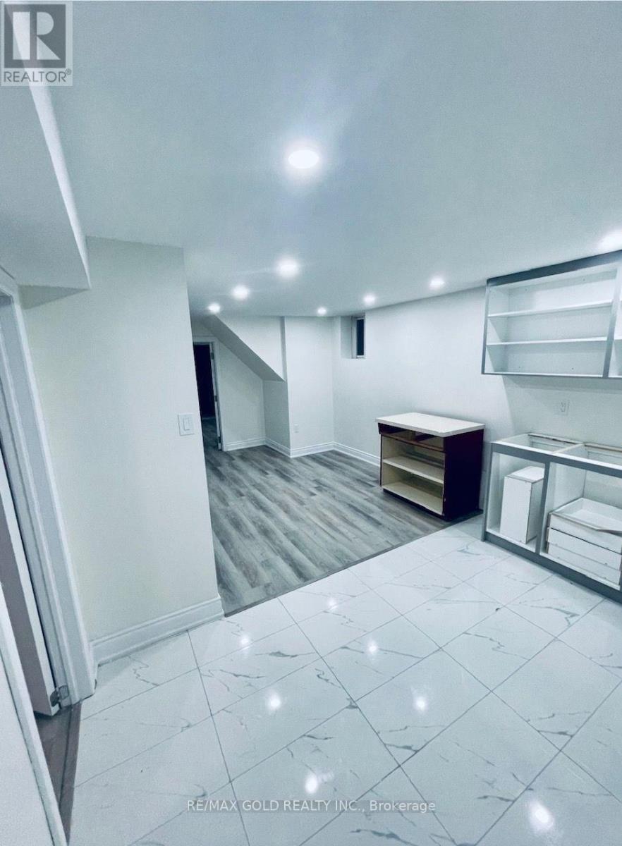 30 Moynes Avenue, Toronto, Ontario  M8Y 3B8 - Photo 15 - W13680938