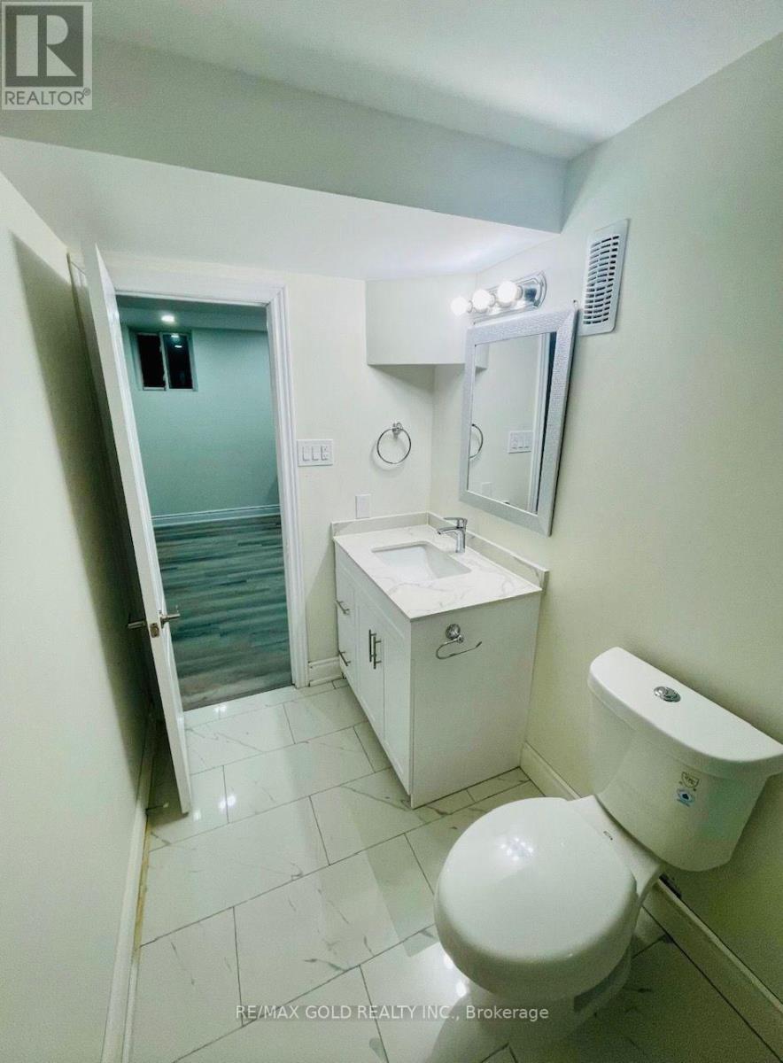 30 Moynes Avenue, Toronto, Ontario  M8Y 3B8 - Photo 9 - W13680938