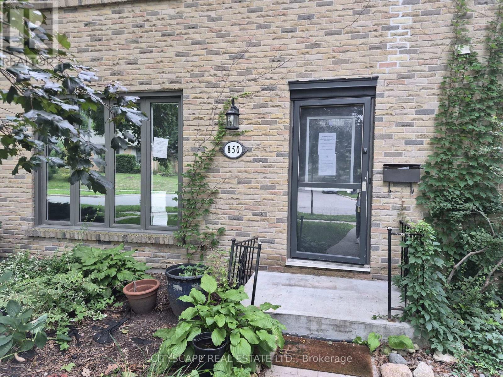8 - 850 Berkshire Drive, London South, Ontario N6J 3S7 - Photo 3 - X13685088
