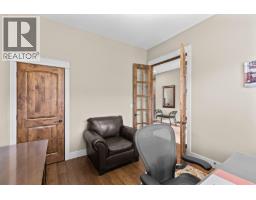 942 Hewetson Avenue, Kelowna, British Columbia  V1W 5H8 - Photo 3 - 10397967