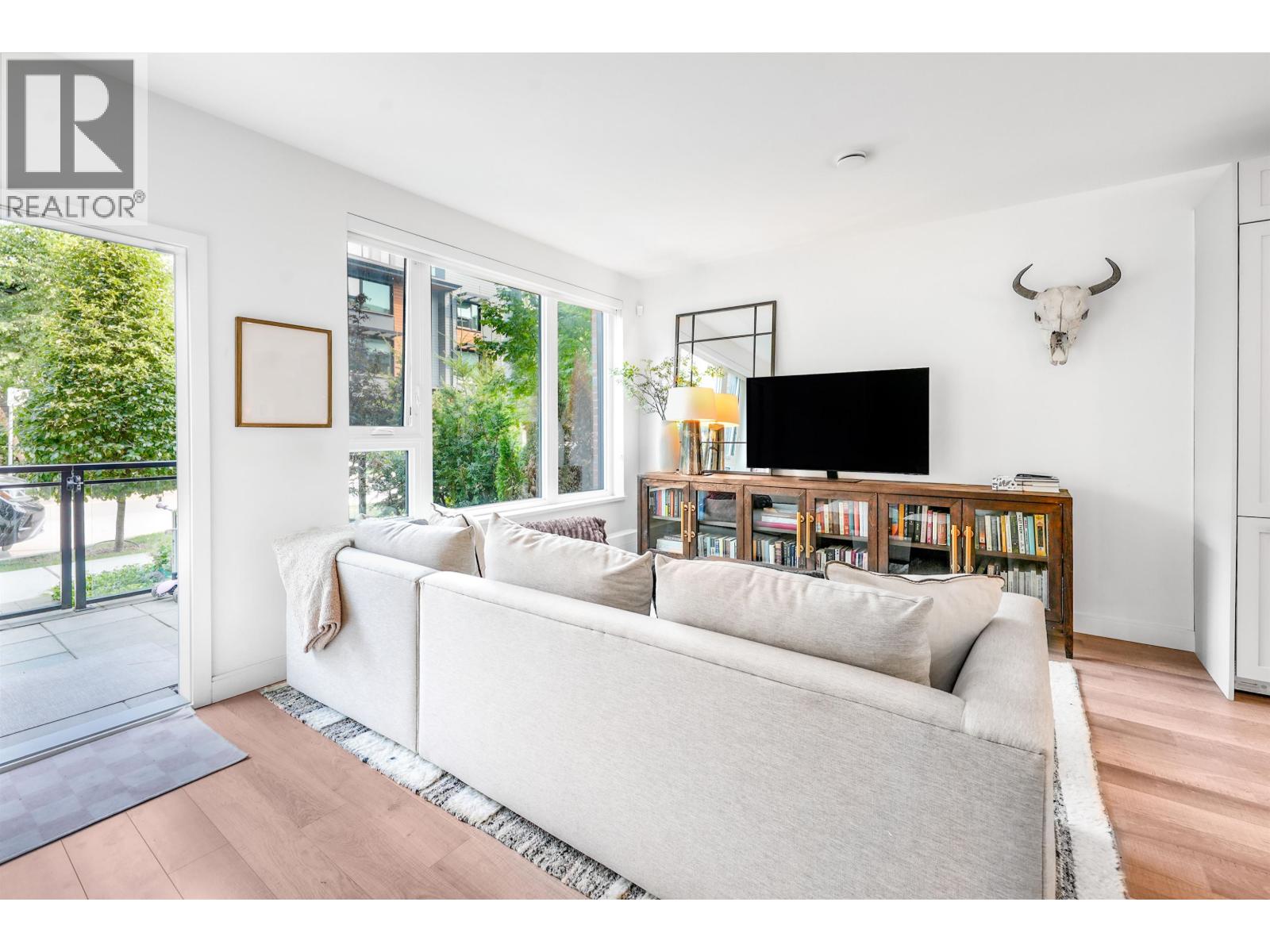 127 525 E 2nd Street, North Vancouver, British Columbia  V7L 1E1 - Photo 2 - R3156600