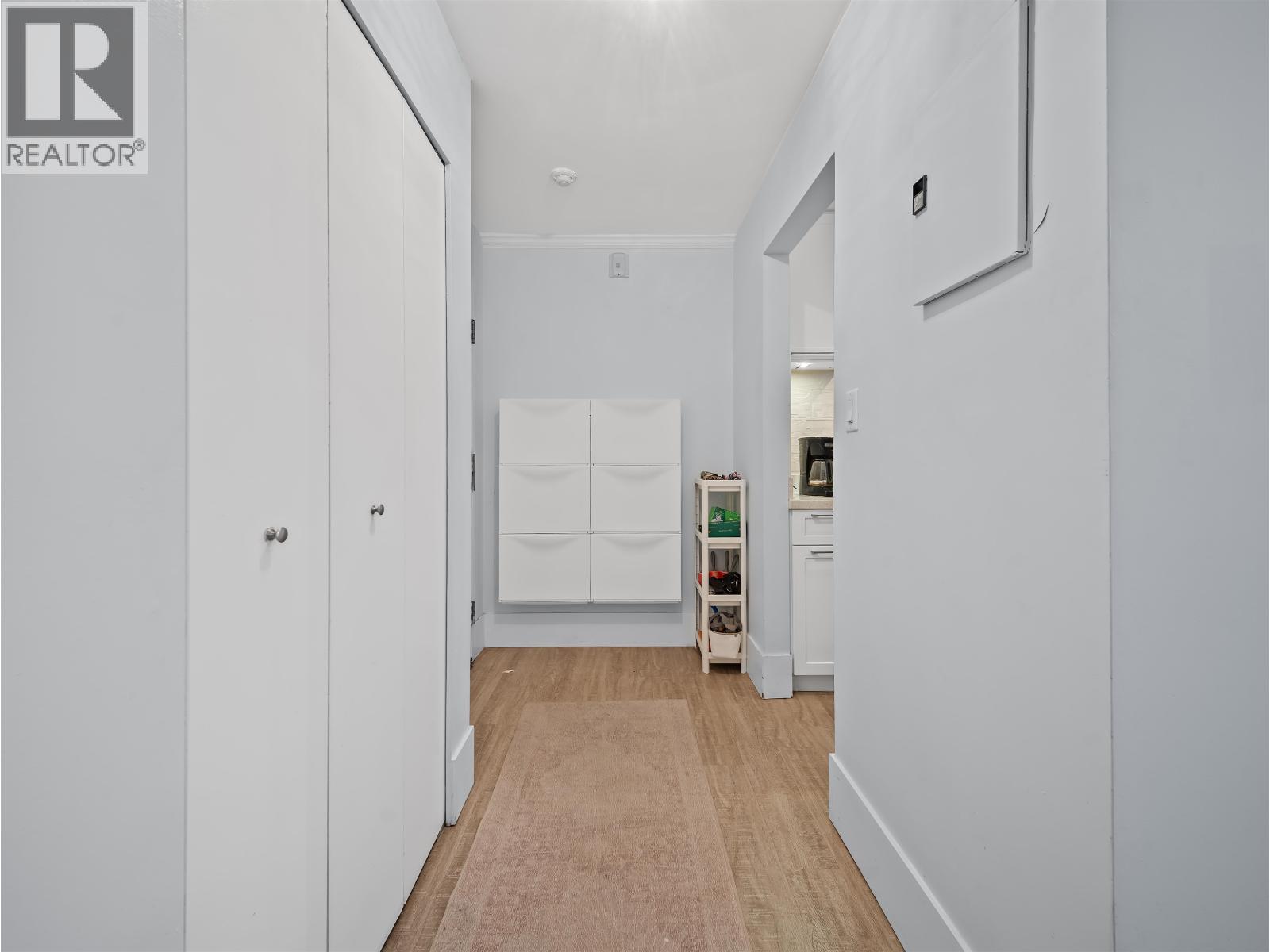 210 141 W 13th Street, North Vancouver, British Columbia  V7M 1N5 - Photo 3 - R3156609