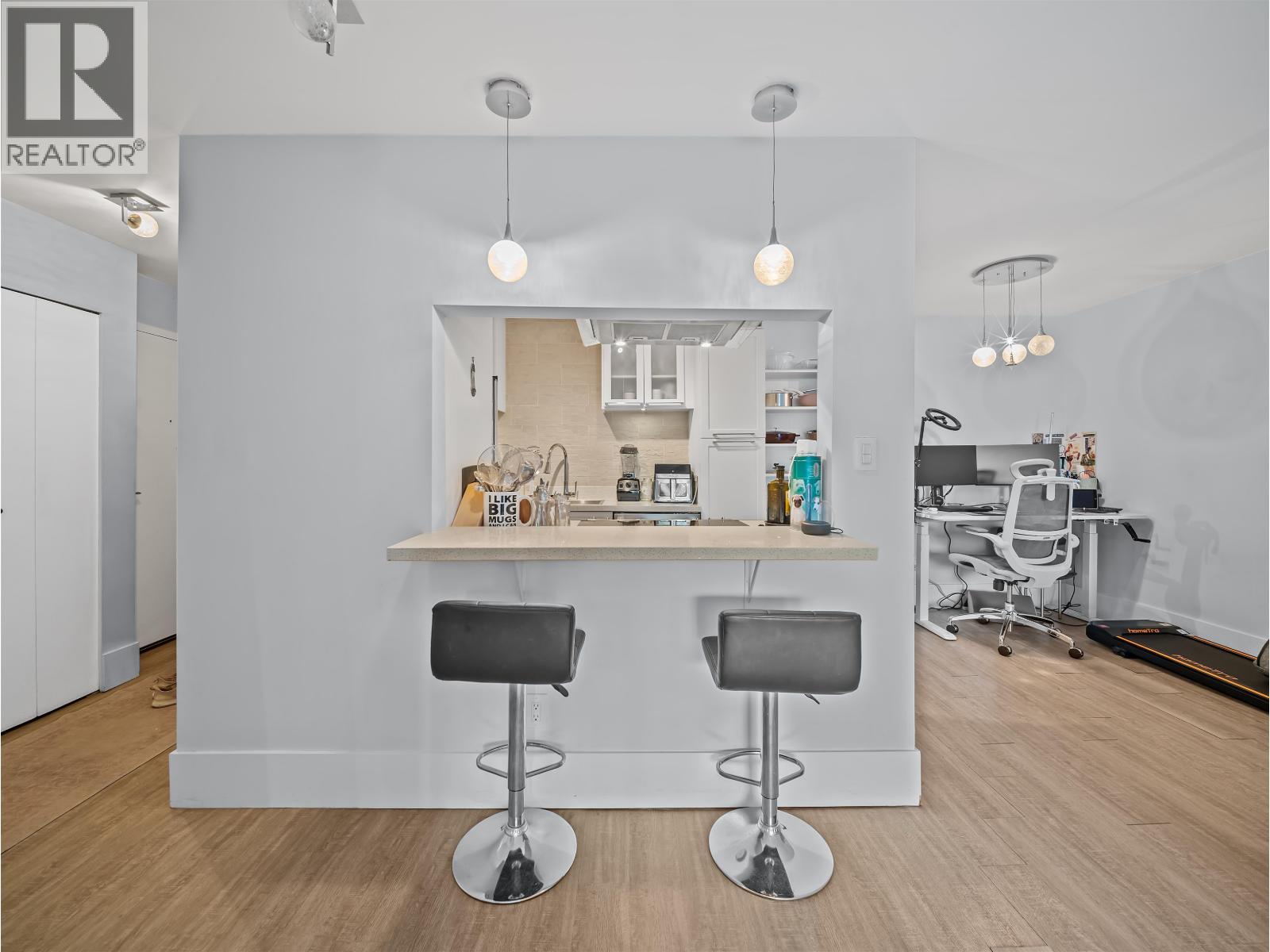 210 141 W 13th Street, North Vancouver, British Columbia  V7M 1N5 - Photo 8 - R3156609