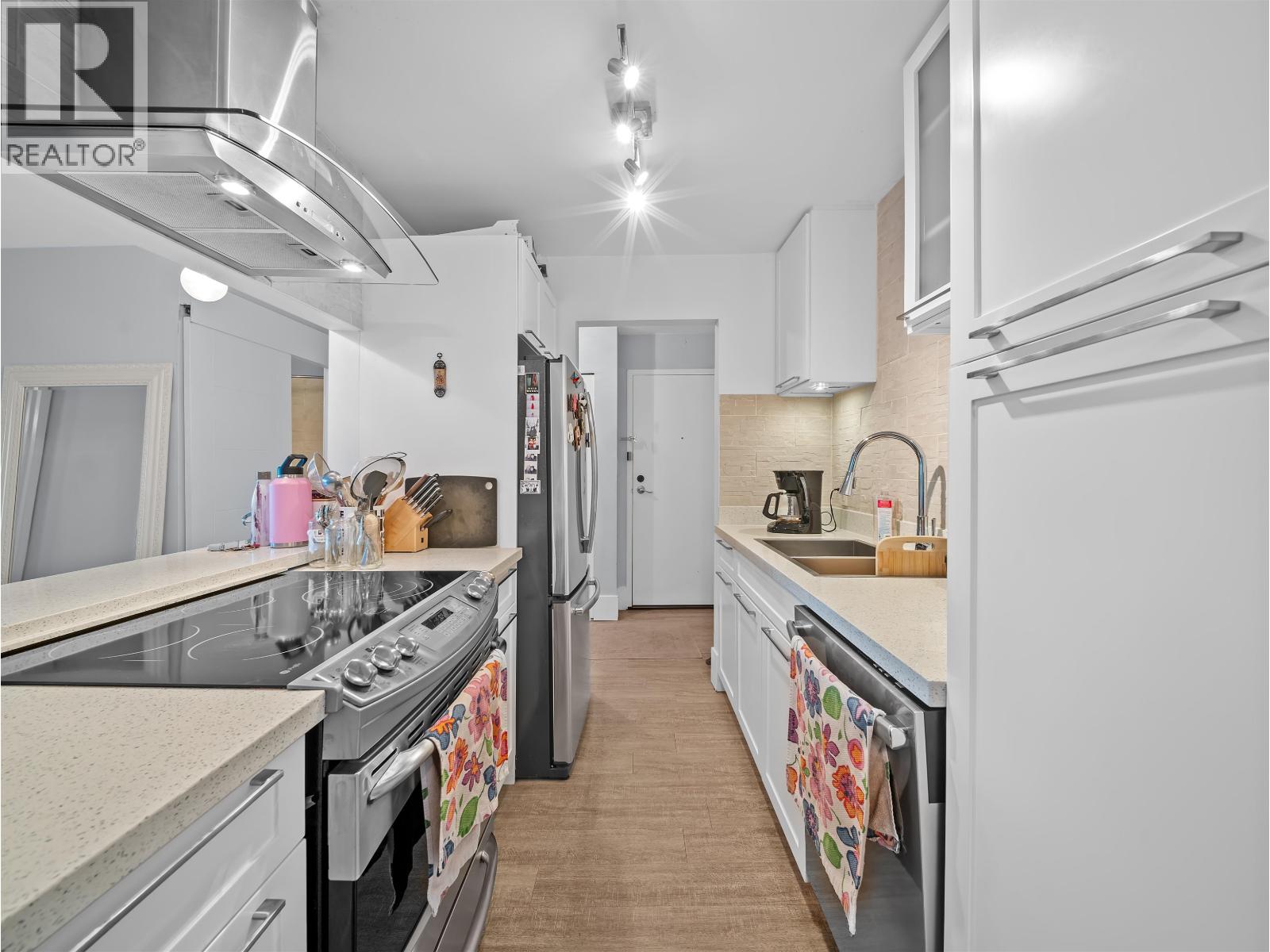 210 141 W 13th Street, North Vancouver, British Columbia  V7M 1N5 - Photo 9 - R3156609