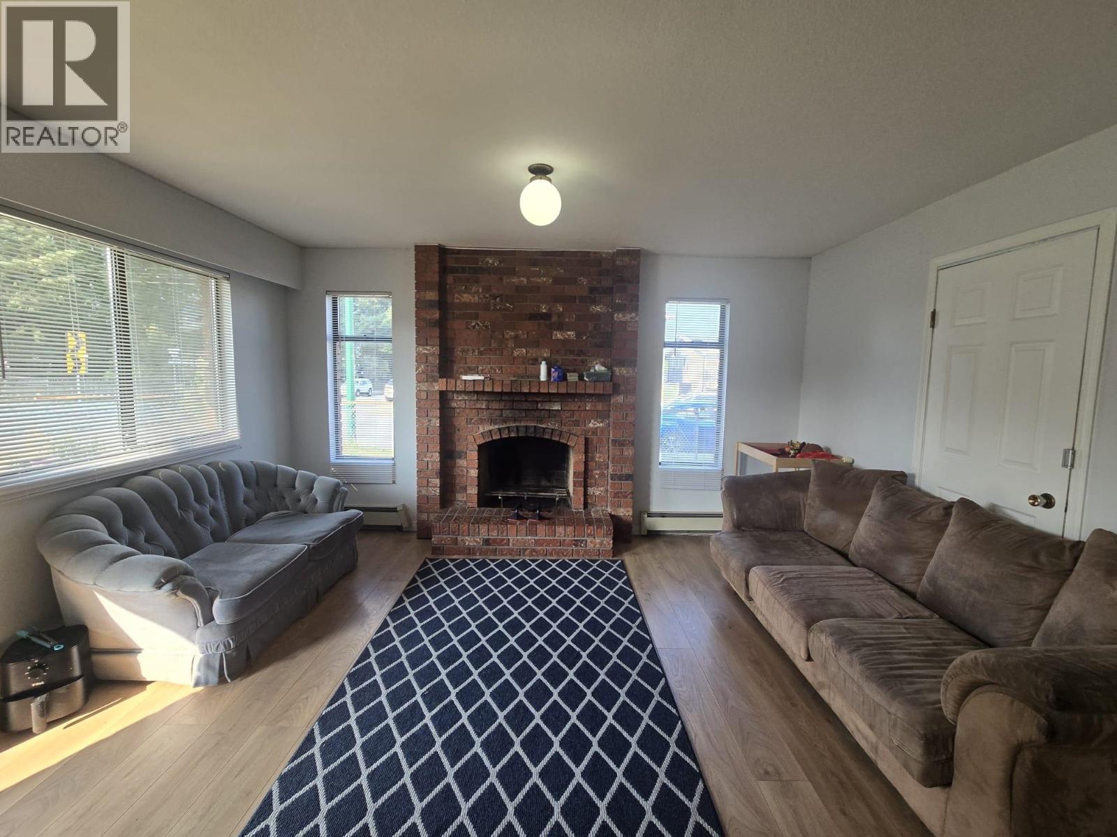 7405 4th Street, Burnaby, British Columbia  V3N 4T4 - Photo 4 - R3156590