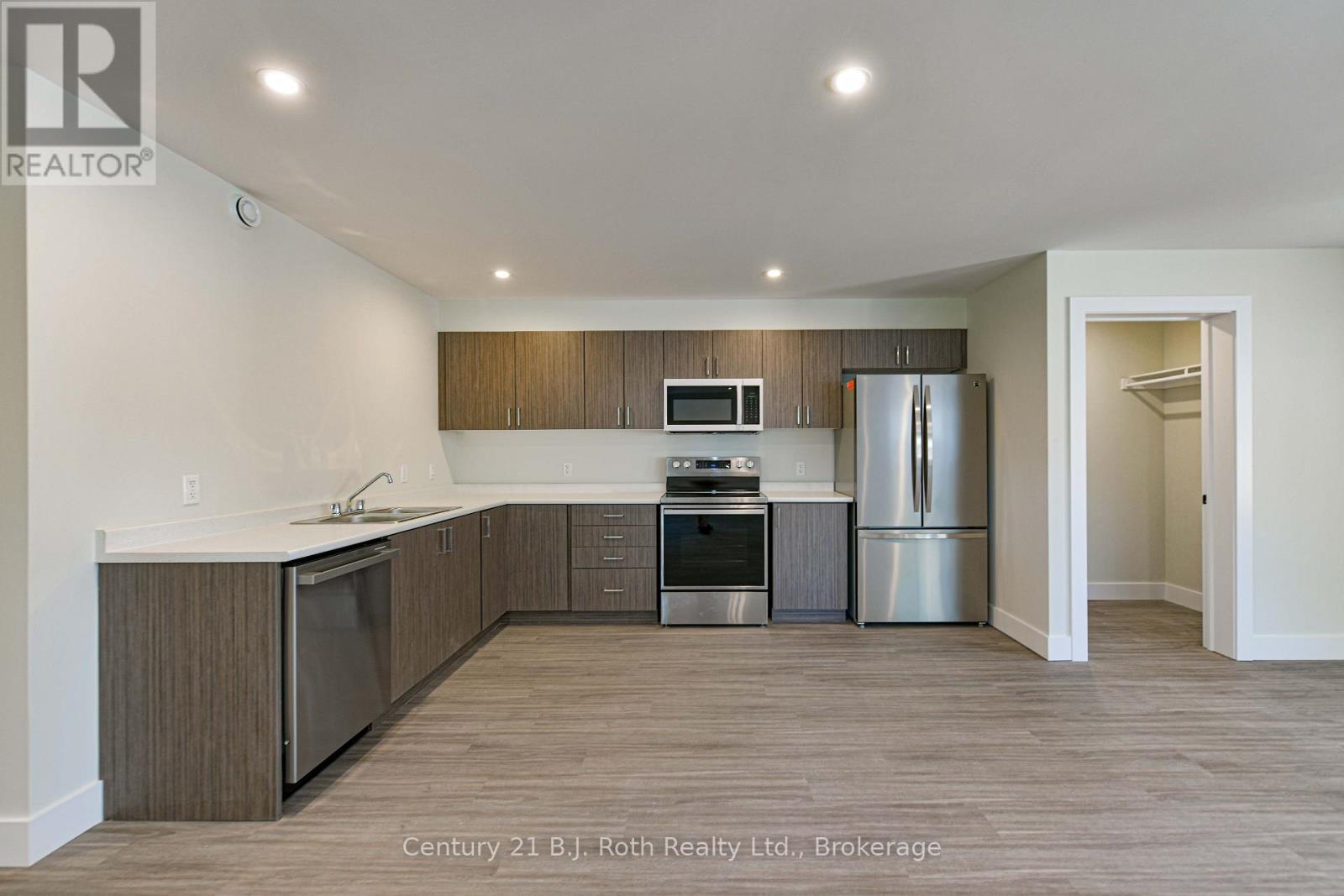 165 Barrie Road, Orillia, Ontario  L3V 2P6 - Photo 14 - S13685386