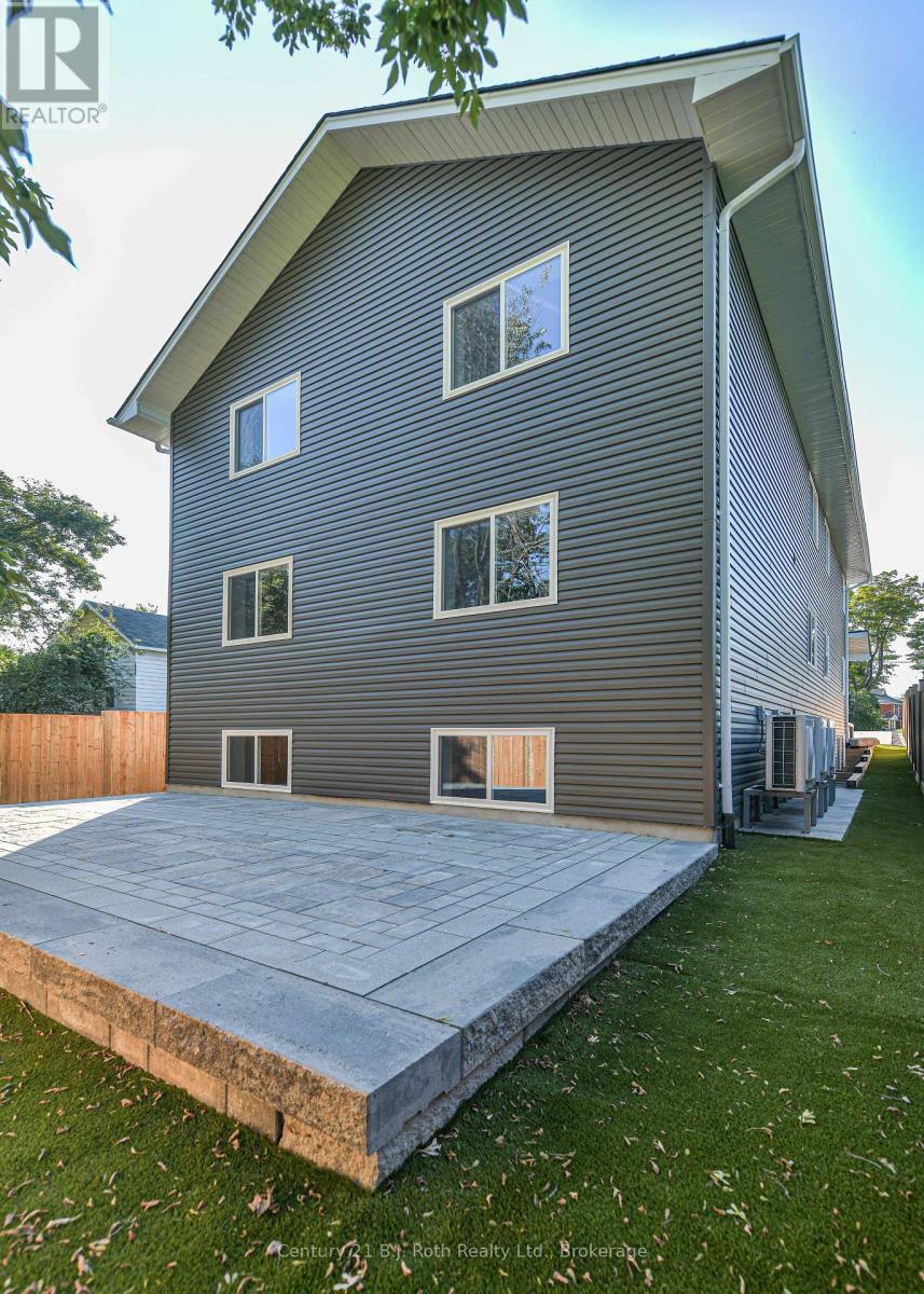 165 Barrie Road, Orillia, Ontario  L3V 2P6 - Photo 29 - S13685386