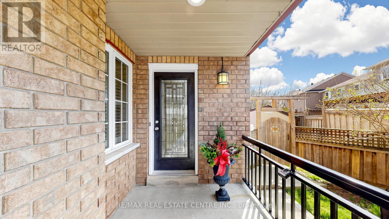 72 Tiller Trail, Brampton, Ontario L6X 4S6 - Photo 4 - W13685368