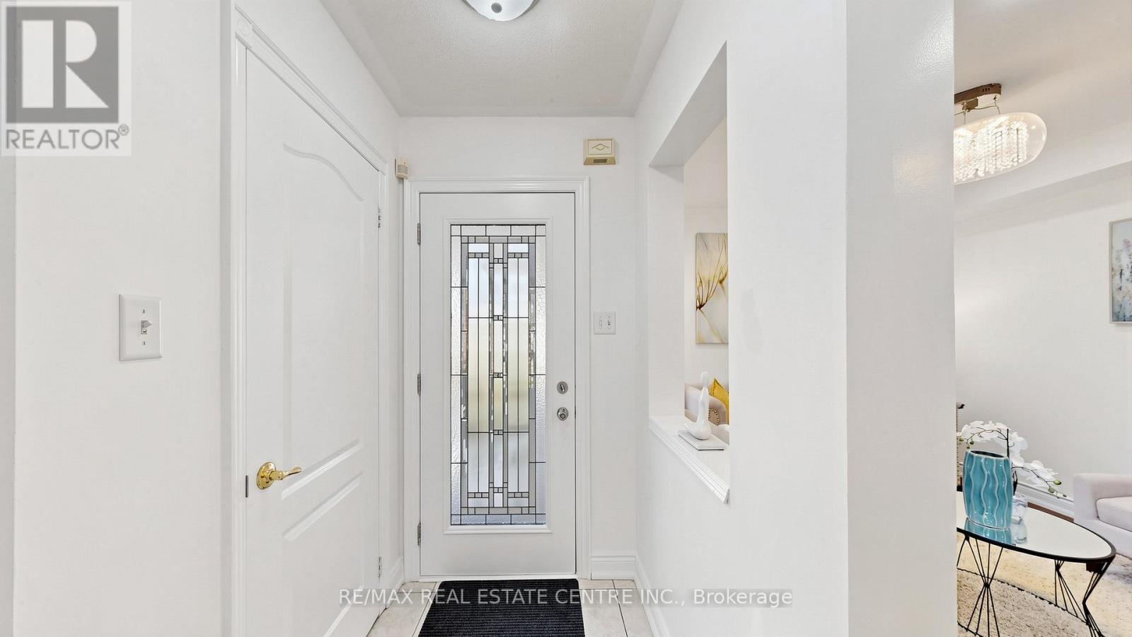 72 Tiller Trail, Brampton, Ontario L6X 4S6 - Photo 5 - W13685368