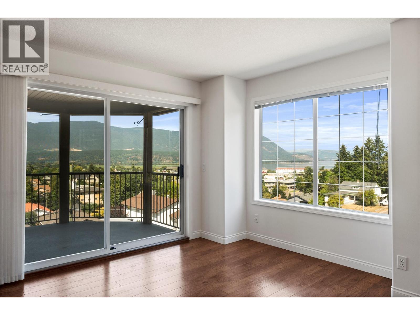 330 7 Street SE Unit# 303, Salmon Arm, British Columbia  V1E 1S7 - Photo 3 - 10398025