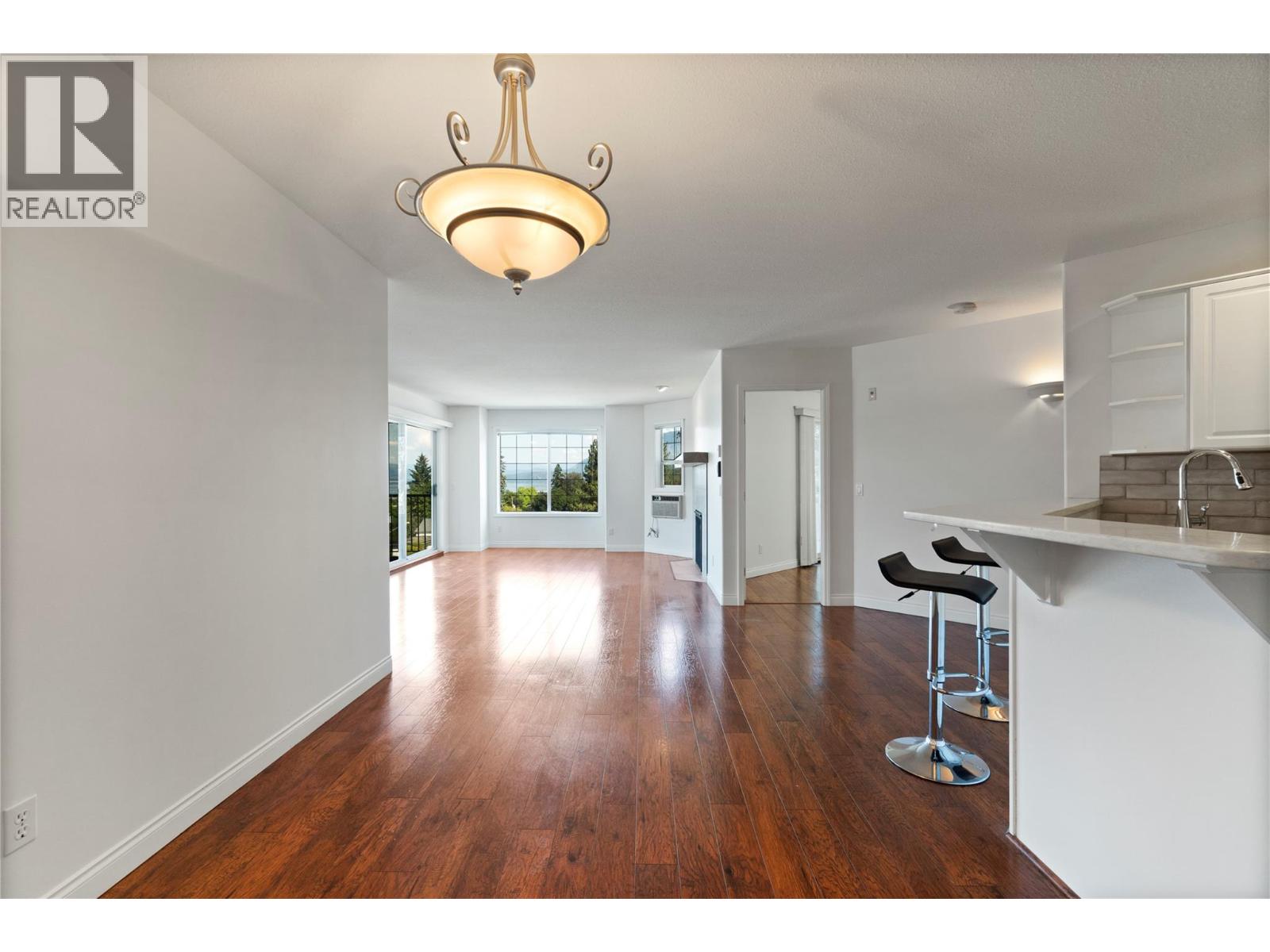 330 7 Street SE Unit# 303, Salmon Arm, British Columbia  V1E 1S7 - Photo 11 - 10398025
