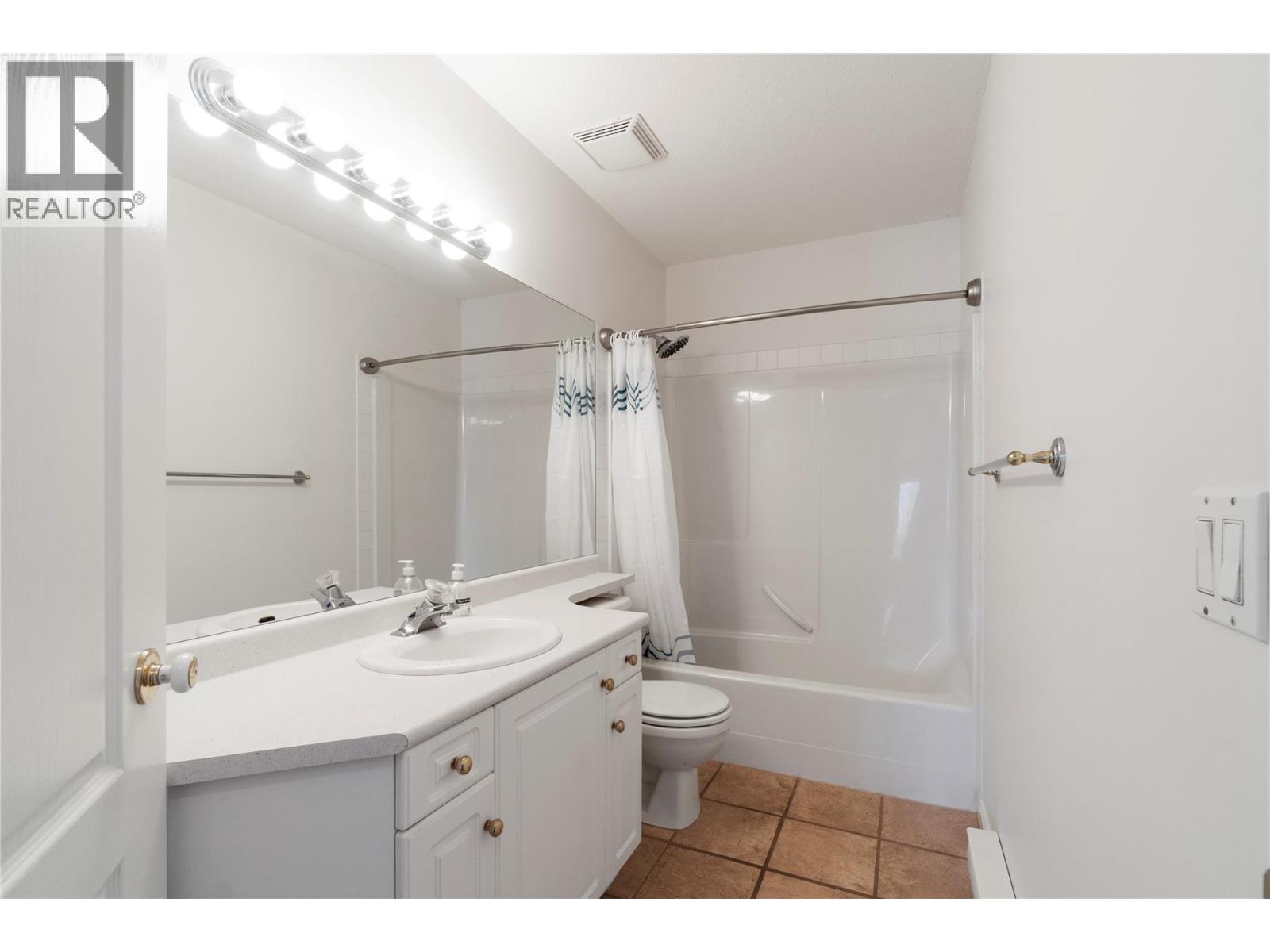 330 7 Street SE Unit# 303, Salmon Arm, British Columbia  V1E 1S7 - Photo 33 - 10398025