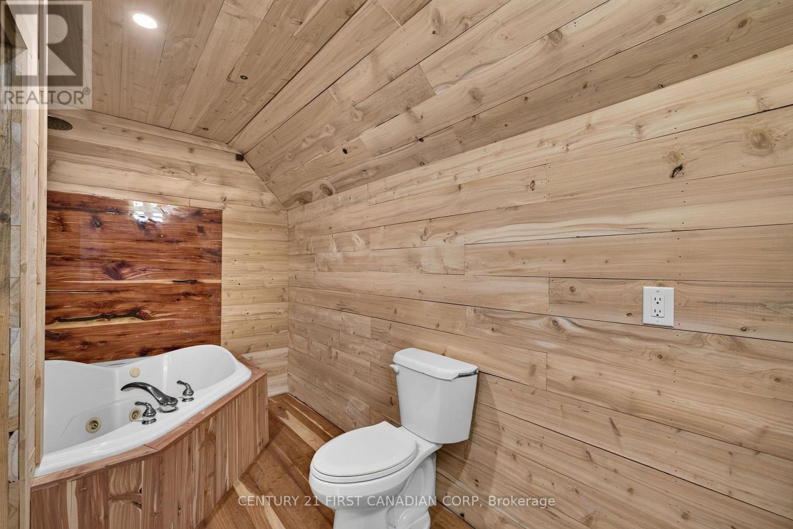6196 Falconbridge Drive, Southwest Middlesex, Ontario  N0L 1A0 - Photo 45 - X13685402