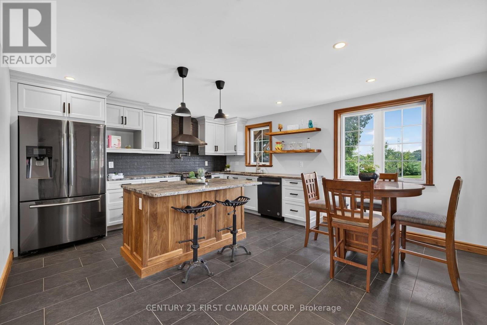 6196 Falconbridge Drive, Southwest Middlesex, Ontario  N0L 1A0 - Photo 5 - X13685402