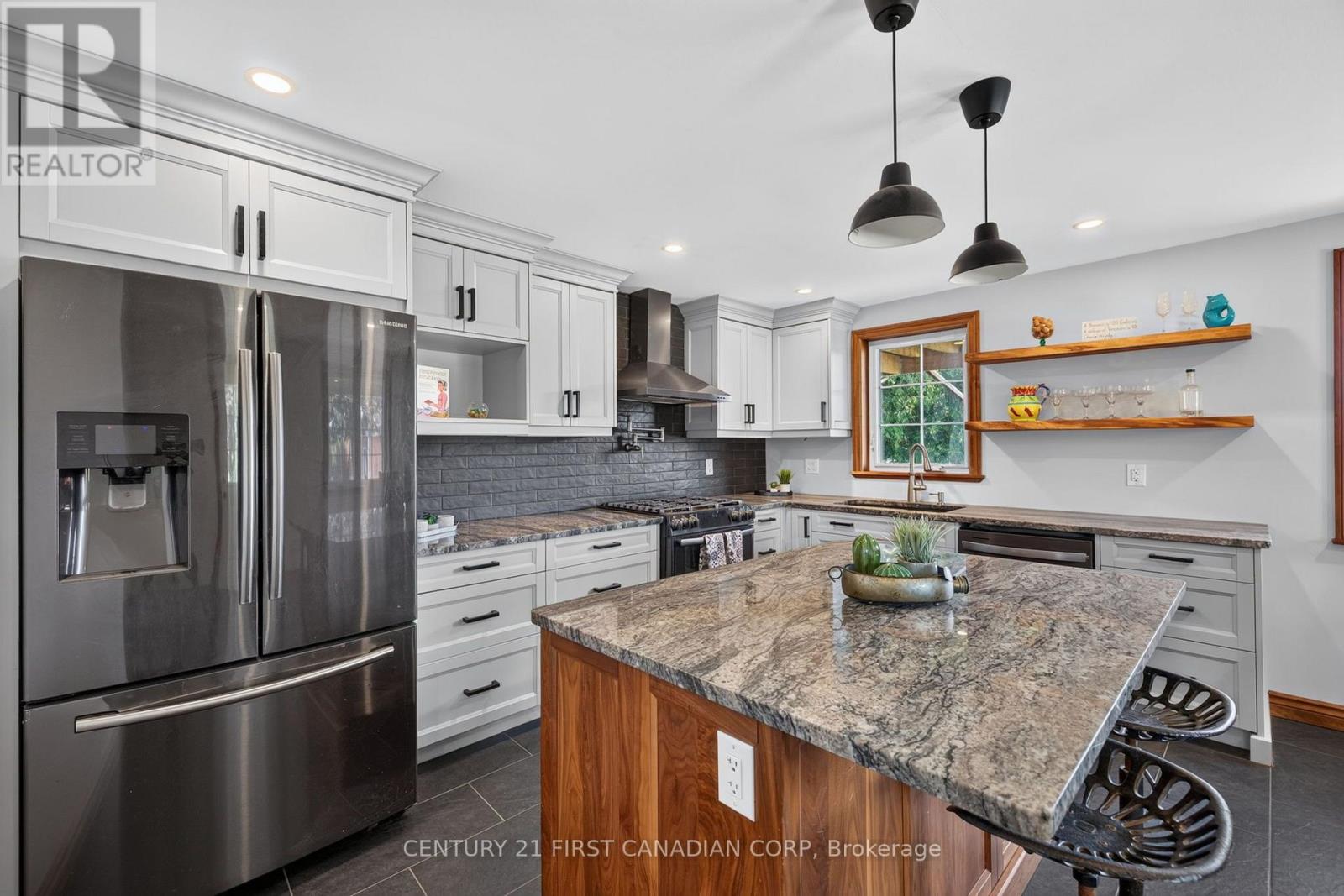 6196 Falconbridge Drive, Southwest Middlesex, Ontario  N0L 1A0 - Photo 6 - X13685402