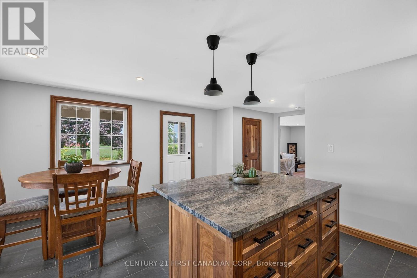 6196 Falconbridge Drive, Southwest Middlesex, Ontario  N0L 1A0 - Photo 8 - X13685402